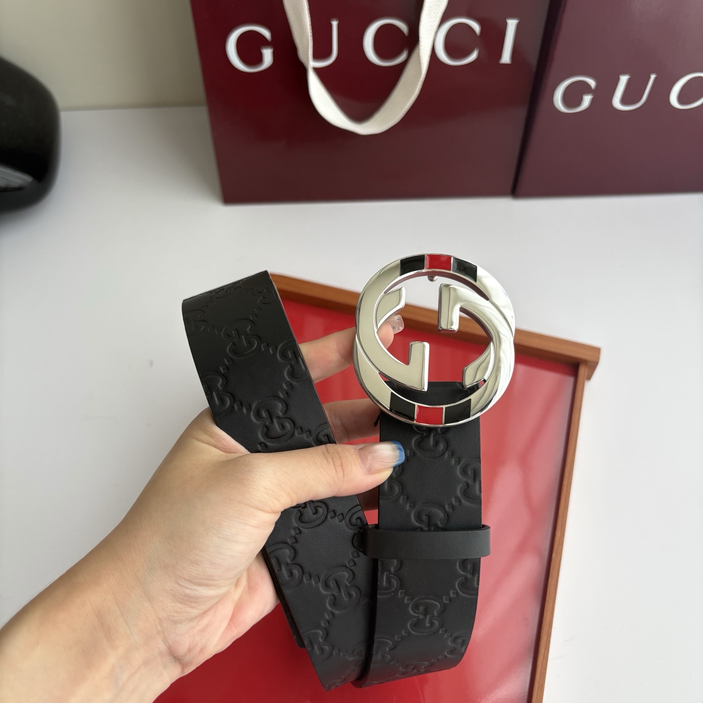 Gucci 经典压花带身  搭配原版皮底 精品钢扣 宽4.0 Cm  经典永不过时款 潮流大方 时尚百搭
