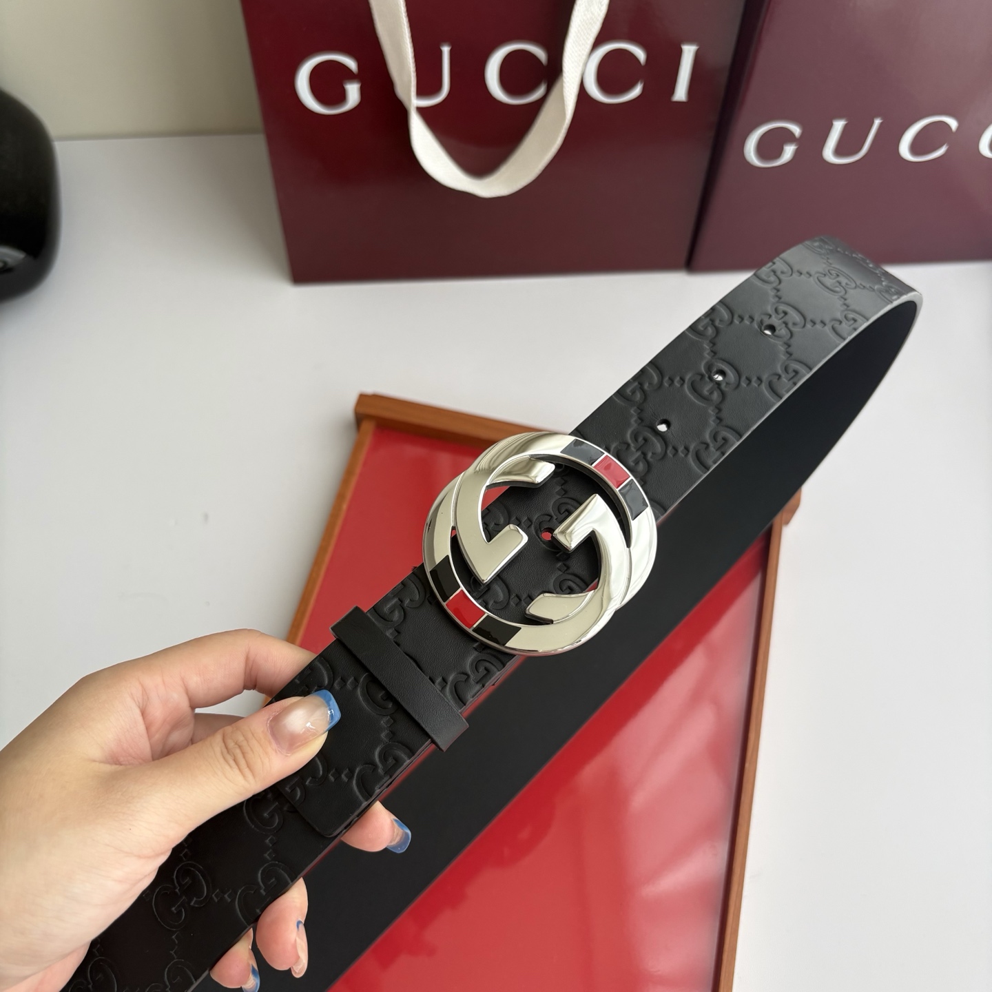 Gucci 经典压花带身  搭配原版皮底 精品钢扣 宽4.0 Cm  经典永不过时款 潮流大方 时尚百搭