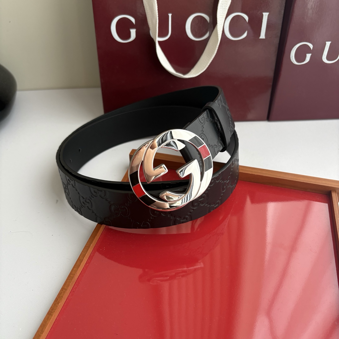 Gucci 经典压花带身  搭配原版皮底 精品钢扣 宽4.0 Cm  经典永不过时款 潮流大方 时尚百搭