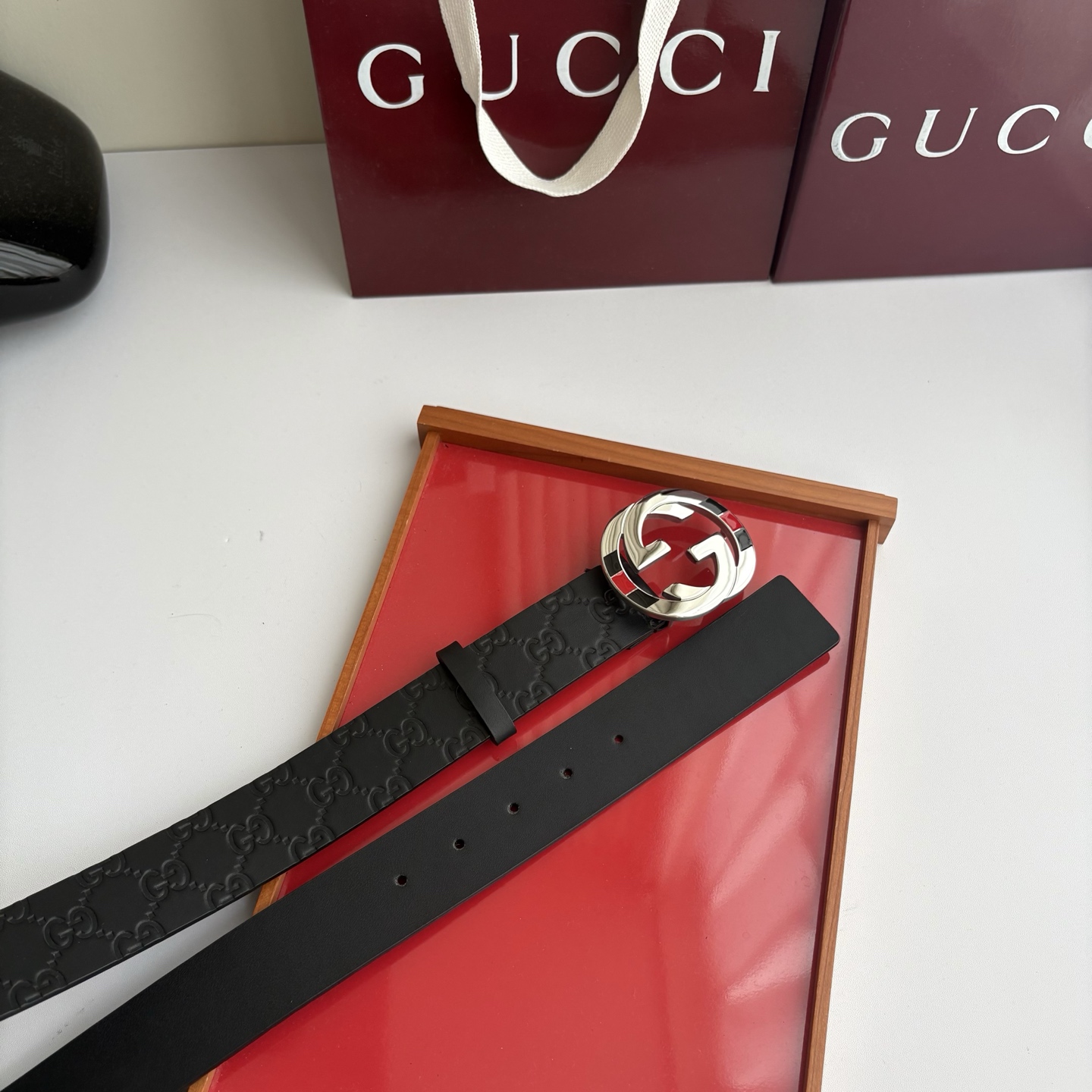 Gucci 经典压花带身  搭配原版皮底 精品钢扣 宽4.0 Cm  经典永不过时款 潮流大方 时尚百搭