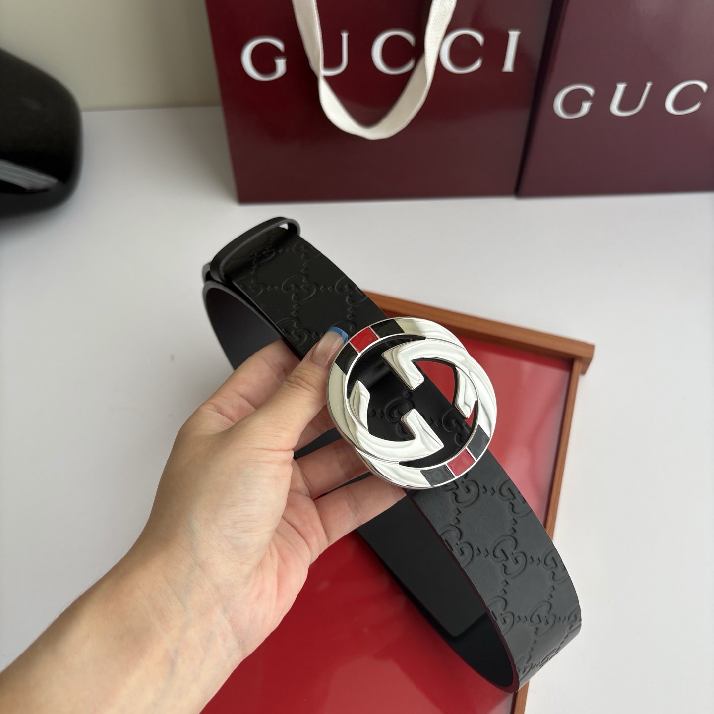Gucci 经典压花带身  搭配原版皮底 精品钢扣 宽4.0 Cm  经典永不过时款 潮流大方 时尚百搭