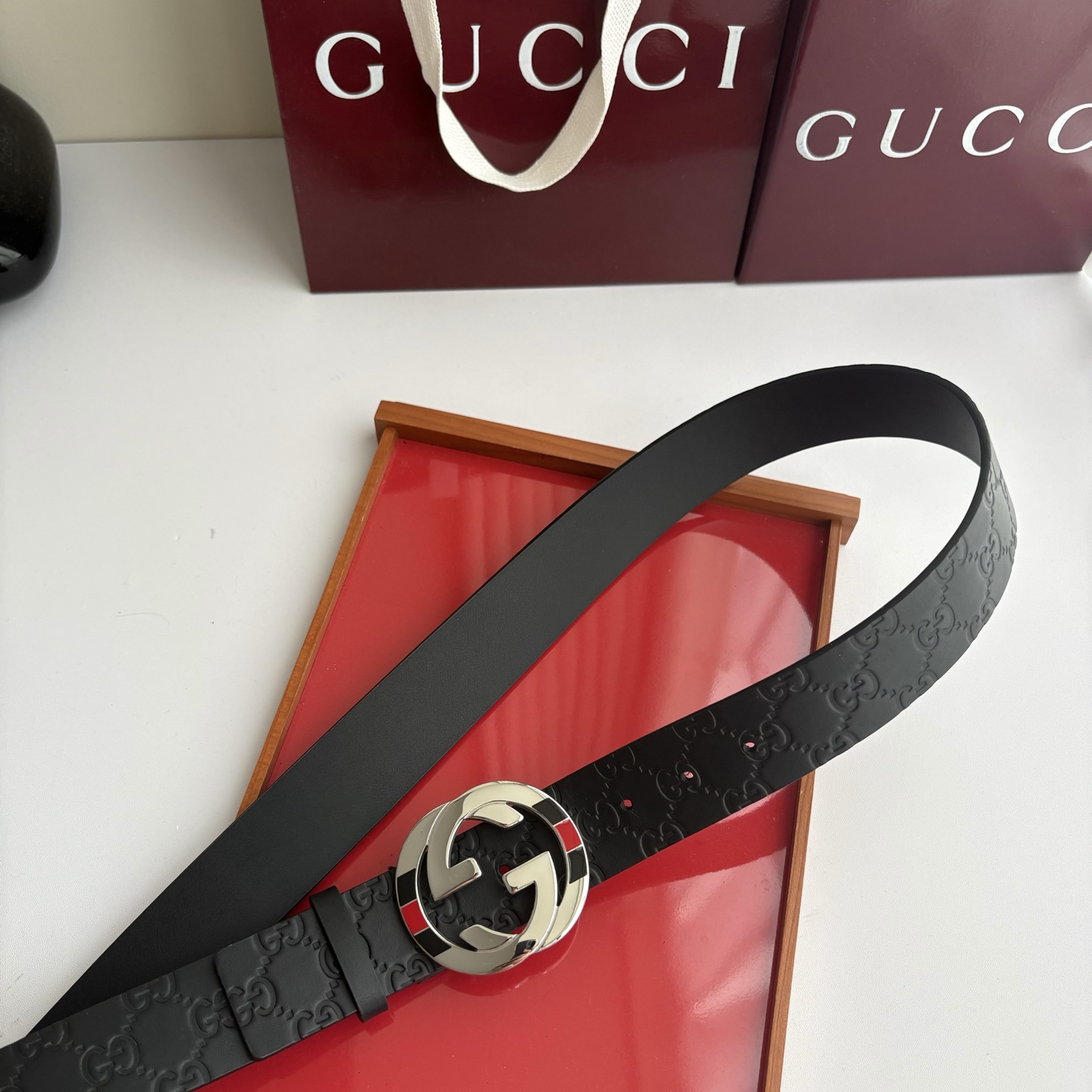 Gucci 经典压花带身  搭配原版皮底 精品钢扣 宽4.0 Cm  经典永不过时款 潮流大方 时尚百搭