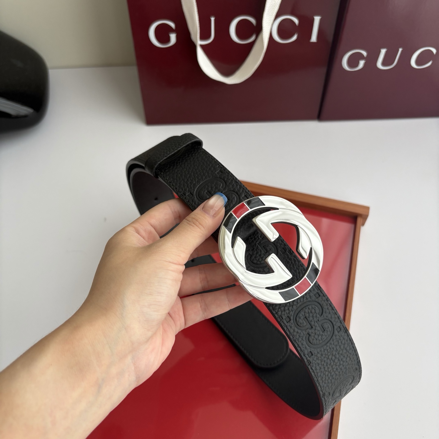 Gucci 经典压花带身  搭配原版皮底 精品钢扣 宽4.0 Cm  经典永不过时款 潮流大方 时尚百搭