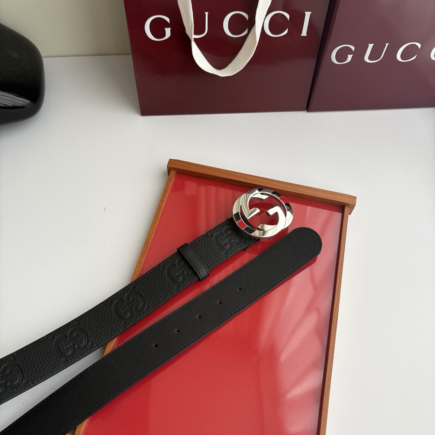 Gucci 经典压花带身  搭配原版皮底 精品钢扣 宽4.0 Cm  经典永不过时款 潮流大方 时尚百搭