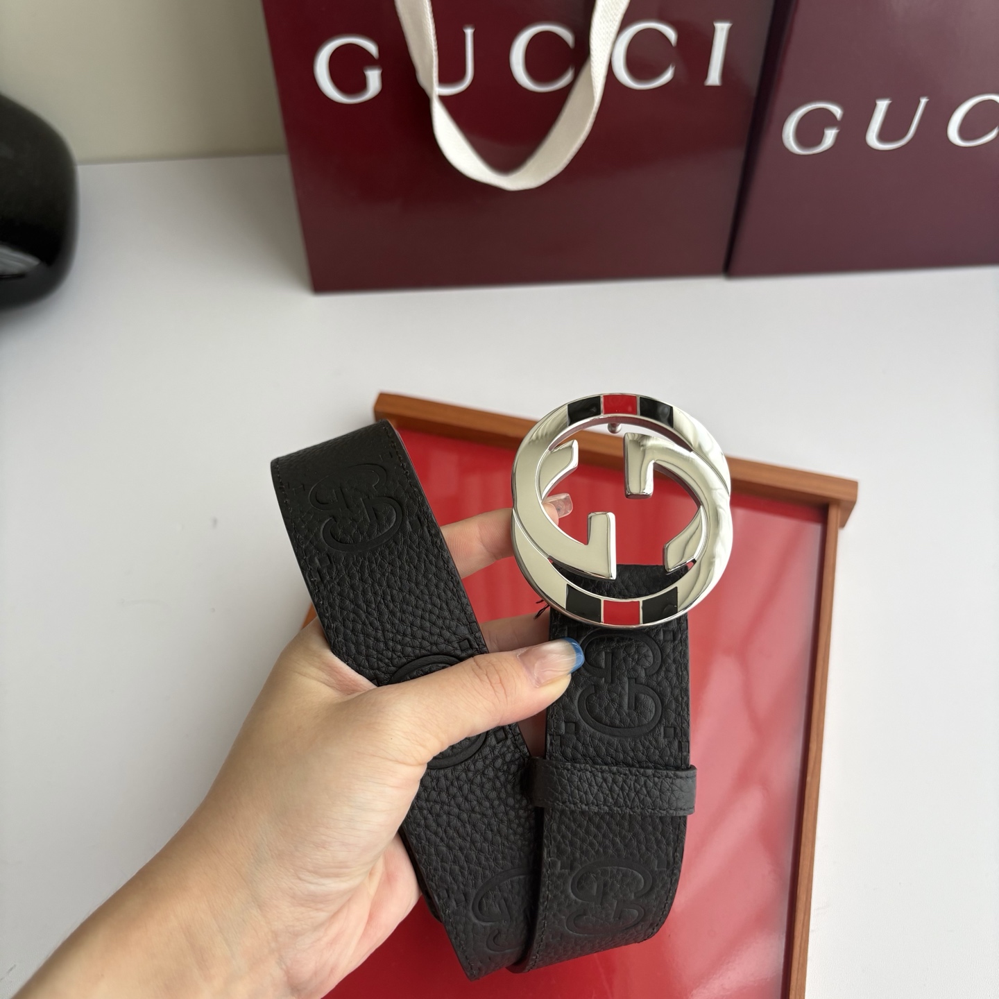 Gucci 经典压花带身  搭配原版皮底 精品钢扣 宽4.0 Cm  经典永不过时款 潮流大方 时尚百搭