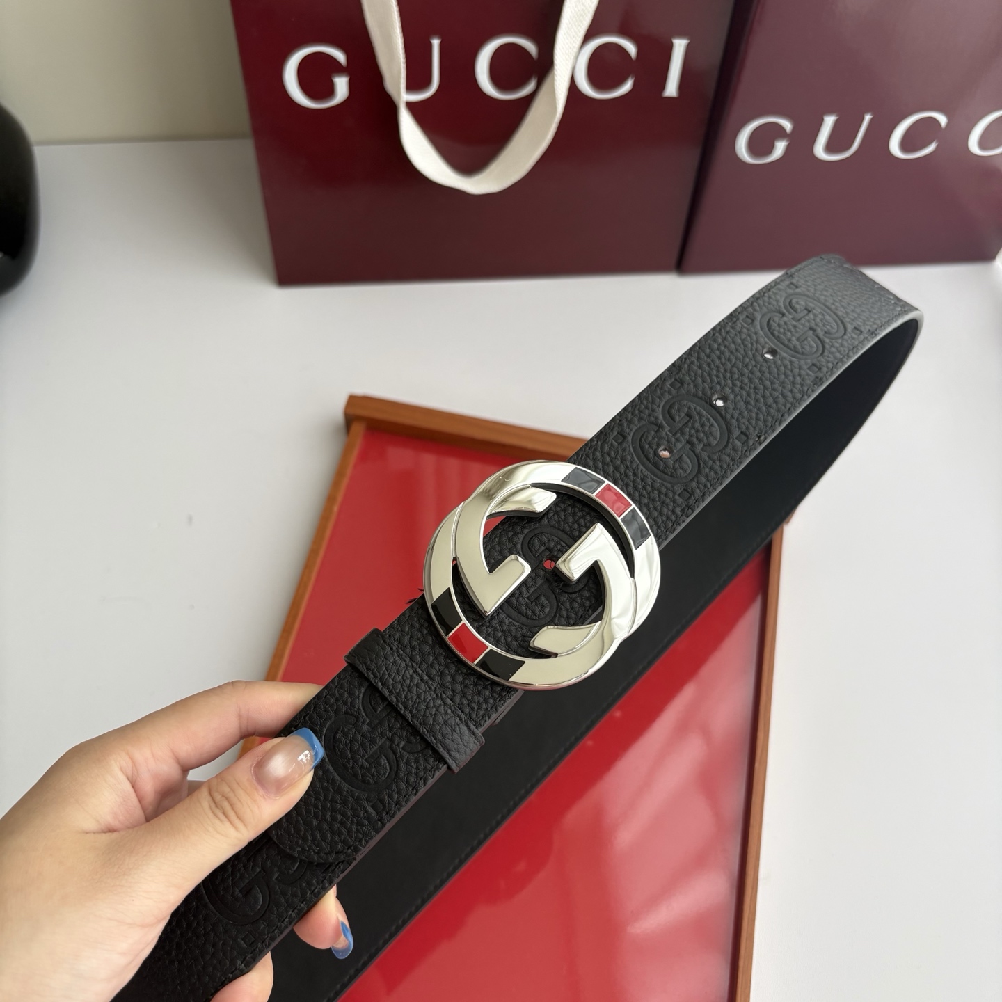 Gucci 经典压花带身  搭配原版皮底 精品钢扣 宽4.0 Cm  经典永不过时款 潮流大方 时尚百搭