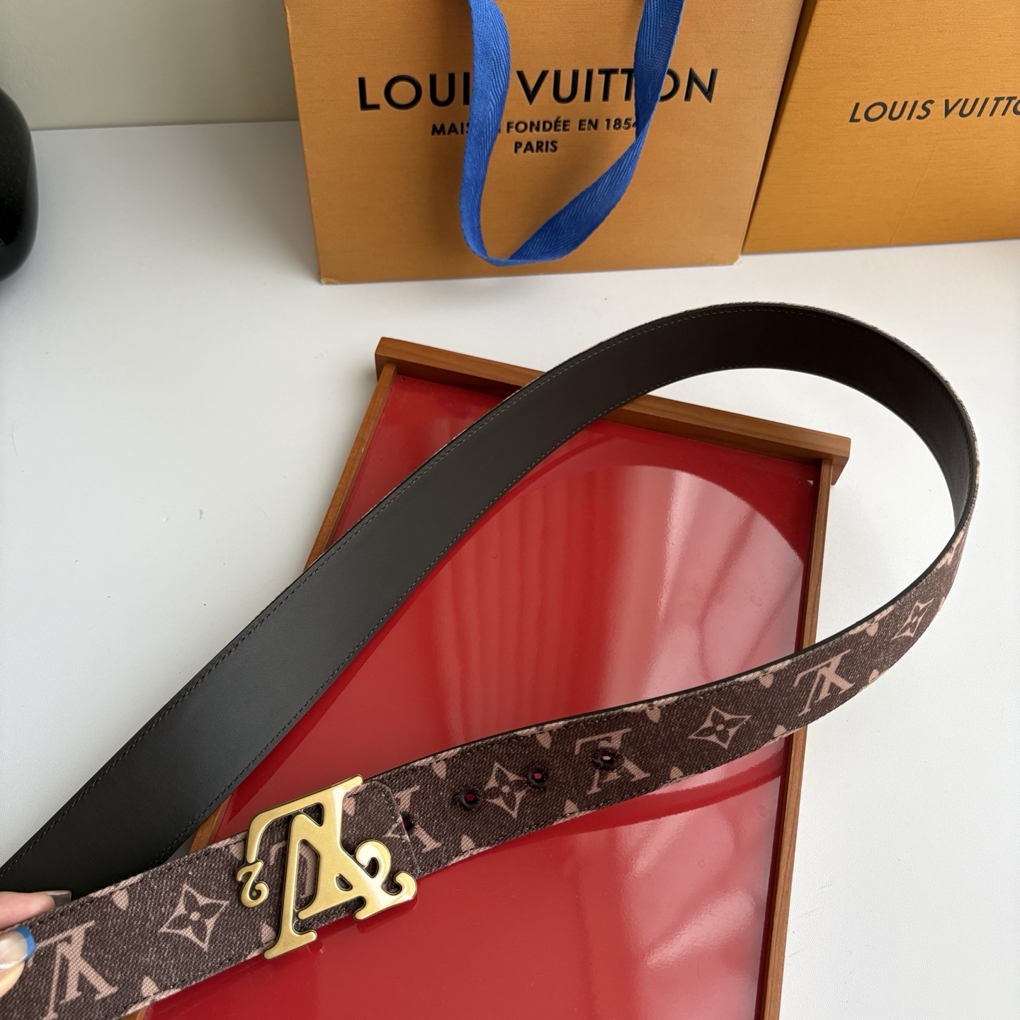 Lv当季新款牛仔Monogram 咖色帆布材质，复古做旧的老花印花搭配另一面原版平纹底，精致百搭，时尚大方，宽4.0cm