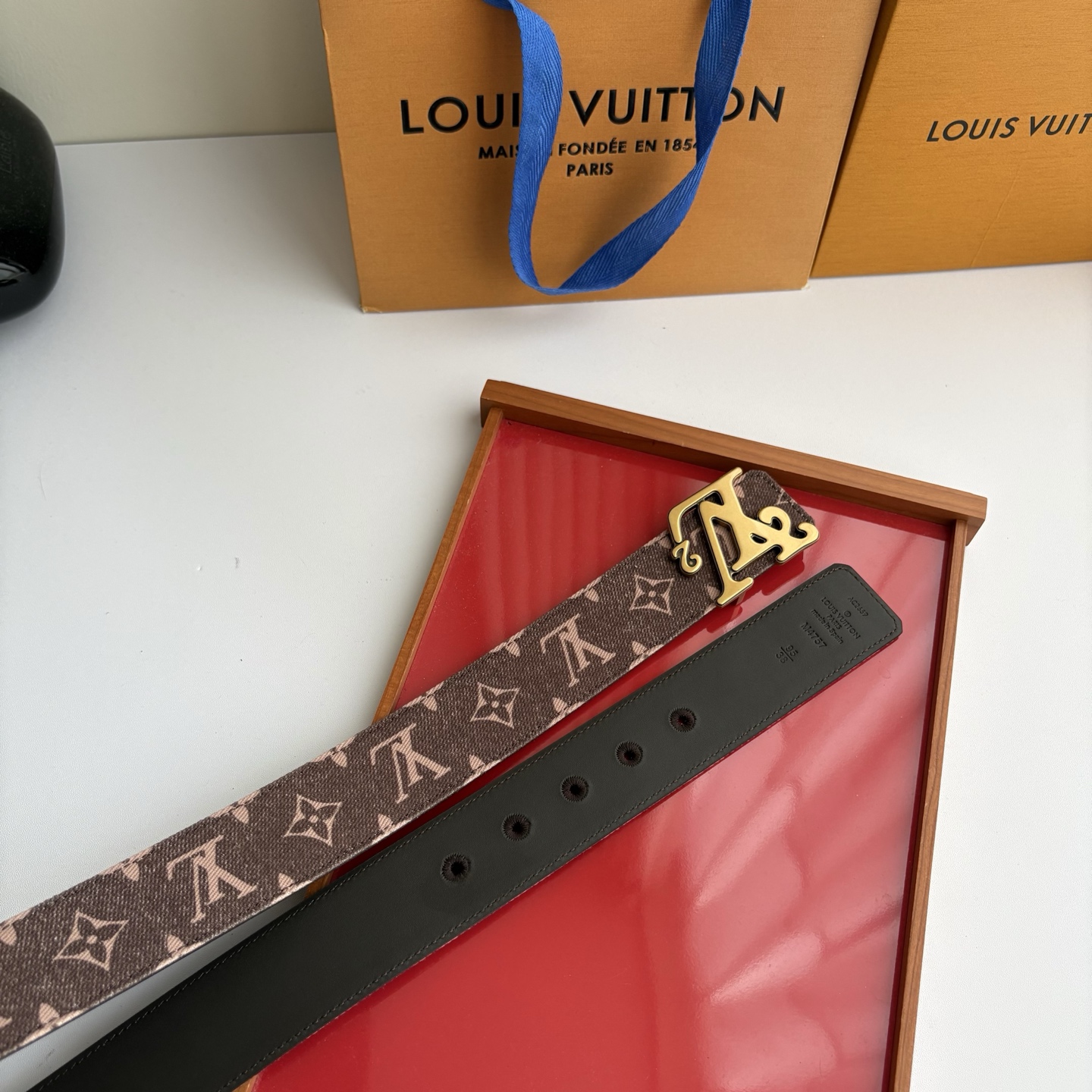 Lv当季新款牛仔Monogram 咖色帆布材质，复古做旧的老花印花搭配另一面原版平纹底，精致百搭，时尚大方，宽4.0cm