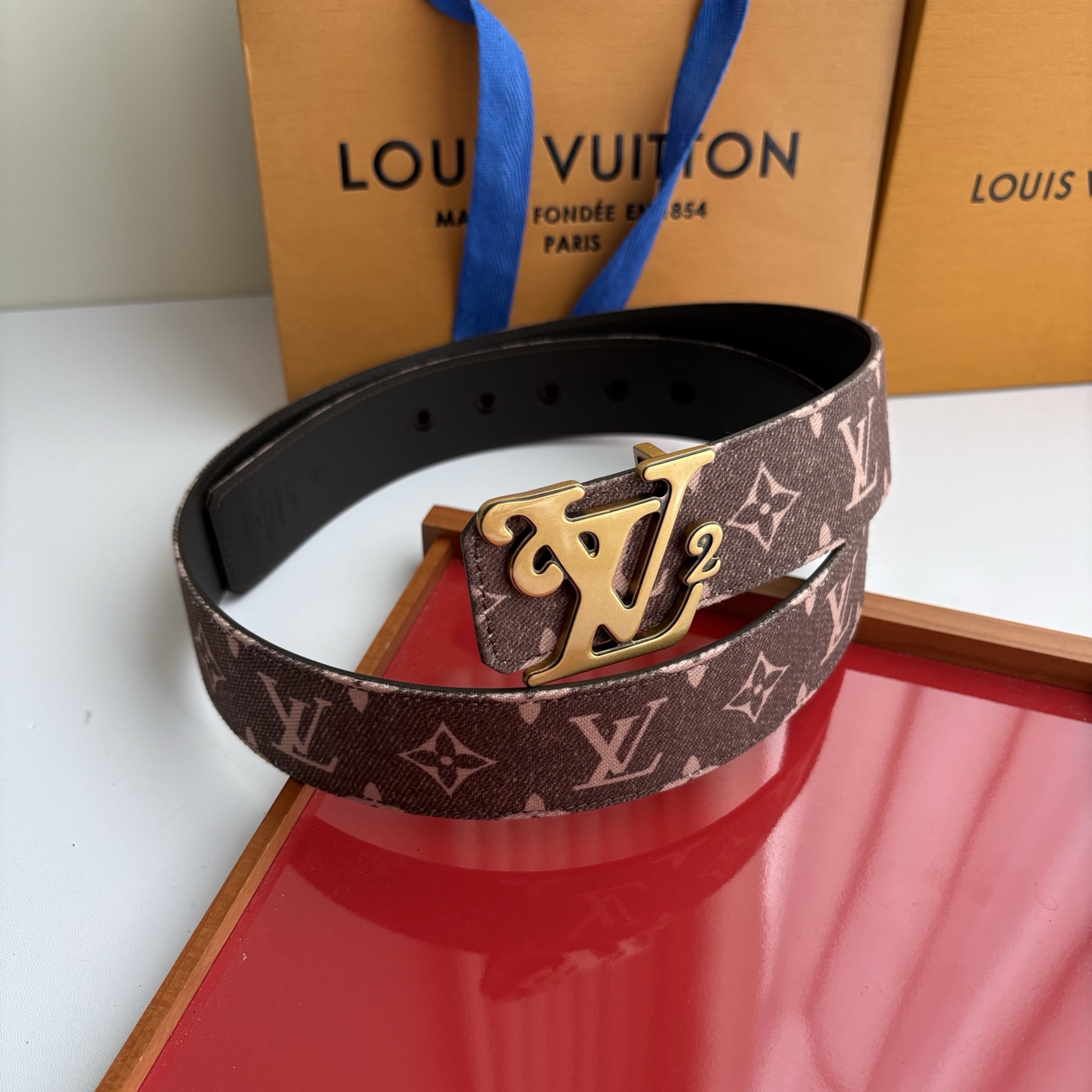 Lv当季新款牛仔Monogram 咖色帆布材质，复古做旧的老花印花搭配另一面原版平纹底，精致百搭，时尚大方，宽4.0cm