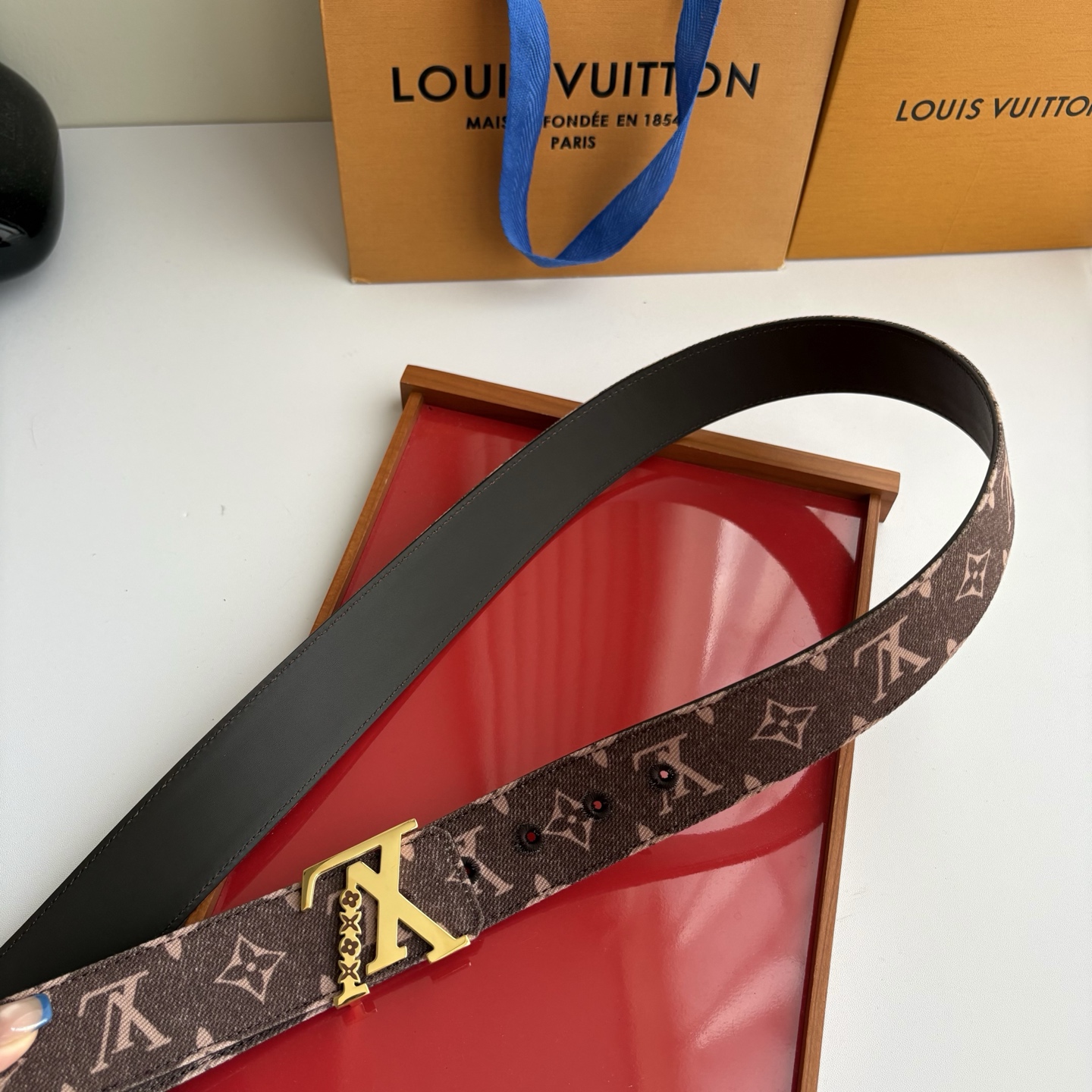 Lv当季新款牛仔Monogram 咖色帆布材质，复古做旧的老花印花搭配另一面原版平纹底，精致百搭，时尚大方，宽4.0cm