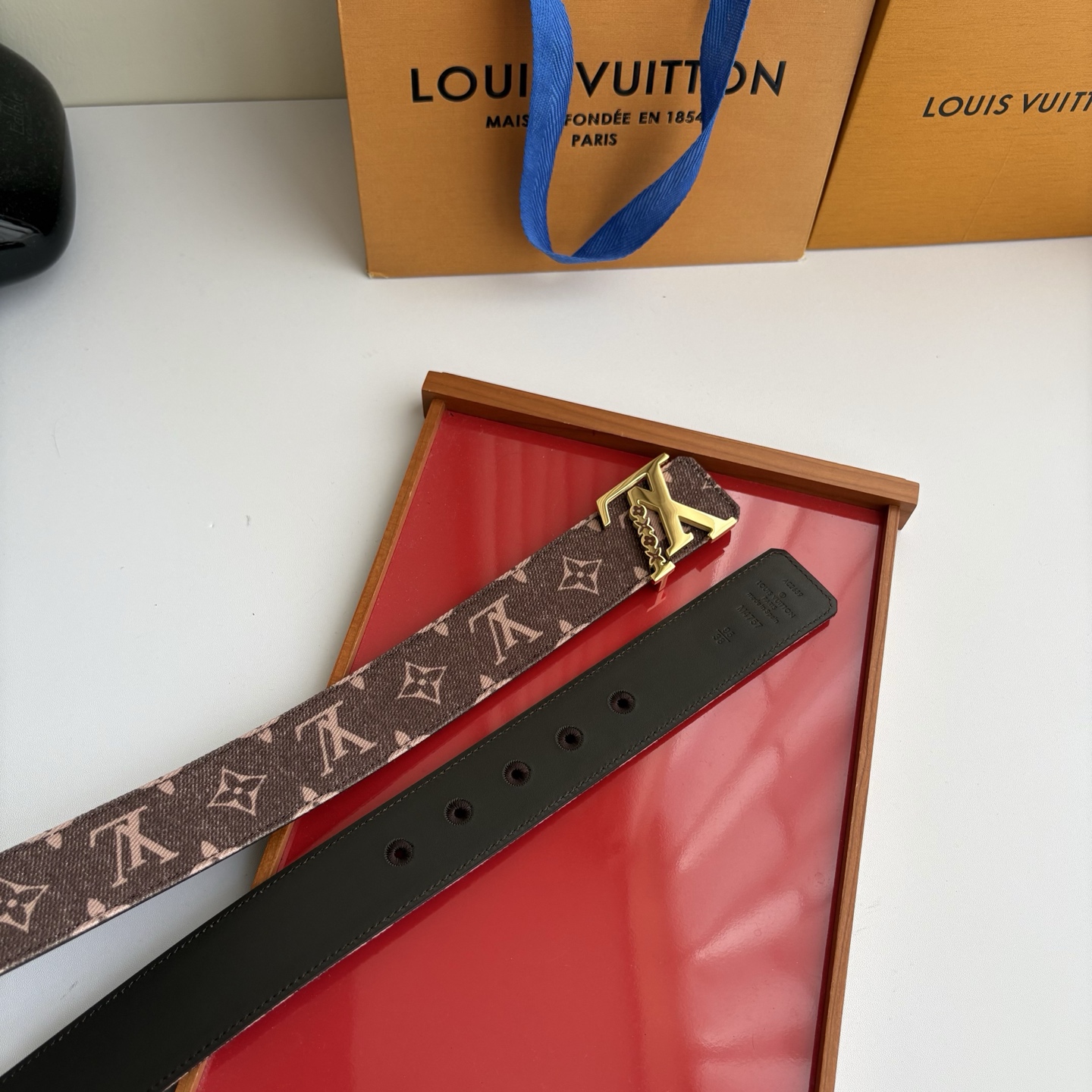 Lv当季新款牛仔Monogram 咖色帆布材质，复古做旧的老花印花搭配另一面原版平纹底，精致百搭，时尚大方，宽4.0cm