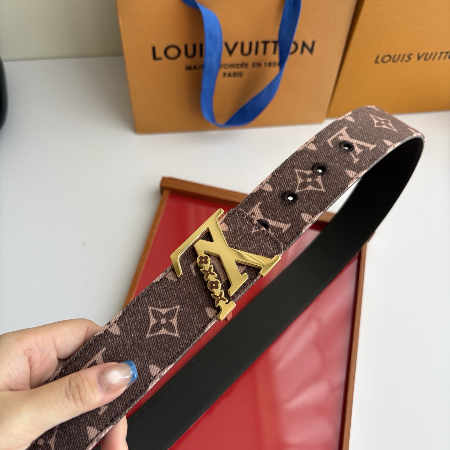 Lv当季新款牛仔Monogram 咖色帆布材质，复古做旧的老花印花搭配另一面原版平纹底，精致百搭，时尚大方，宽4.0cm