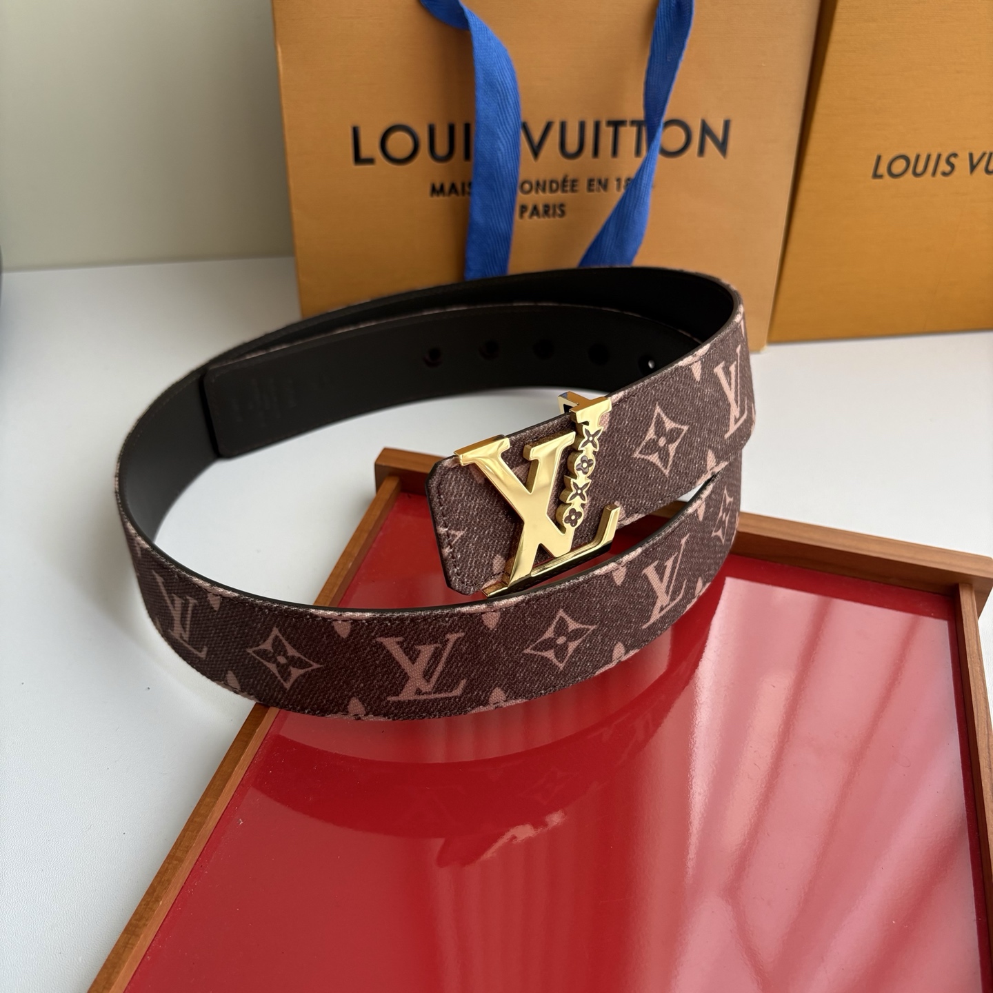 Lv当季新款牛仔Monogram 咖色帆布材质，复古做旧的老花印花搭配另一面原版平纹底，精致百搭，时尚大方，宽4.0cm