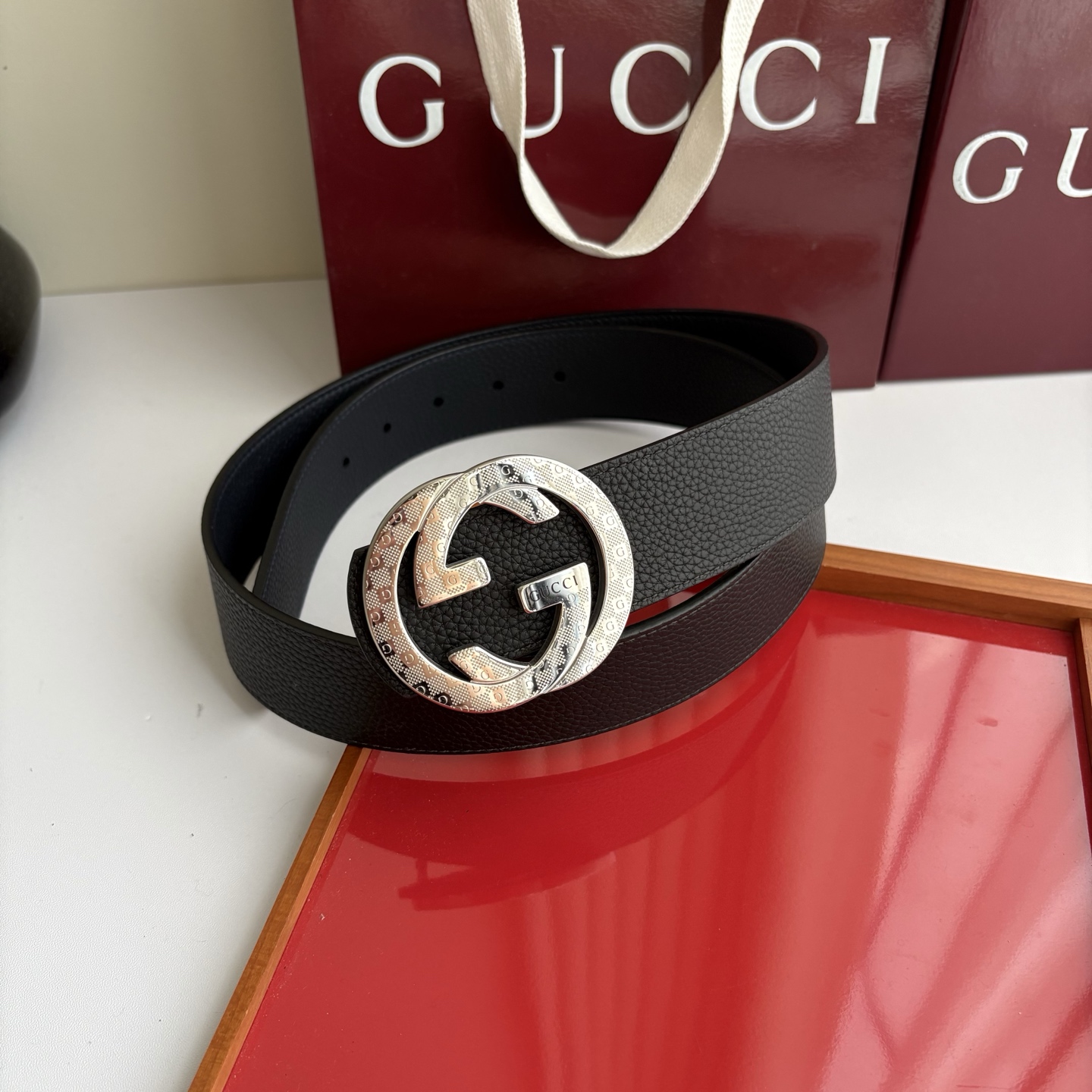 Gucci 经典原单品质，黑蓝双面荔枝纹双面可用，纯钢挂扣，精工制作，细节看图，实物拍摄，高端奢华，宽度4.0cm