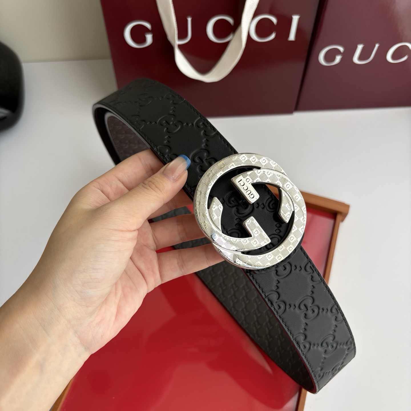 Gucci 经典原单品质，黑色压大花面搭配咖色压小花底，双面可用，纯钢挂扣，精工制作，细节看图，实物拍摄，高端奢华，宽度