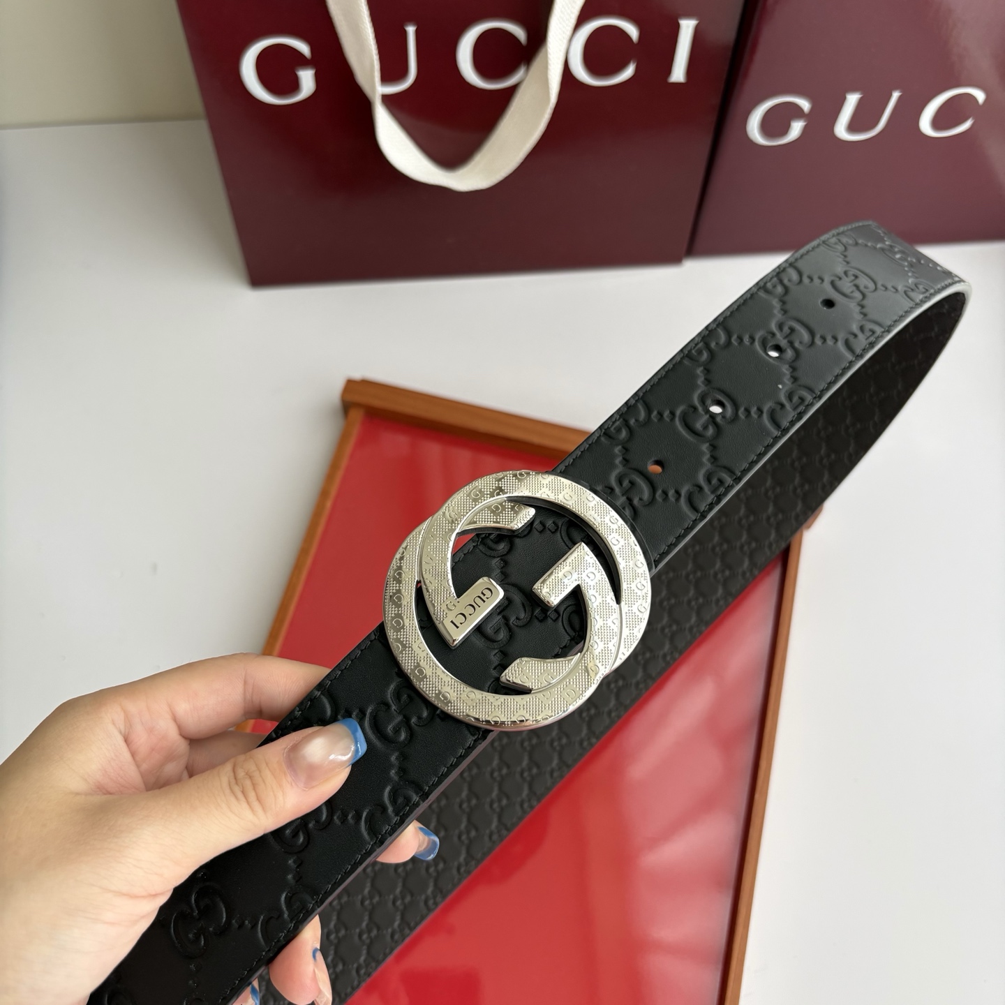 Gucci 经典原单品质，黑色压大花面搭配咖色压小花底，双面可用，纯钢挂扣，精工制作，细节看图，实物拍摄，高端奢华，宽度