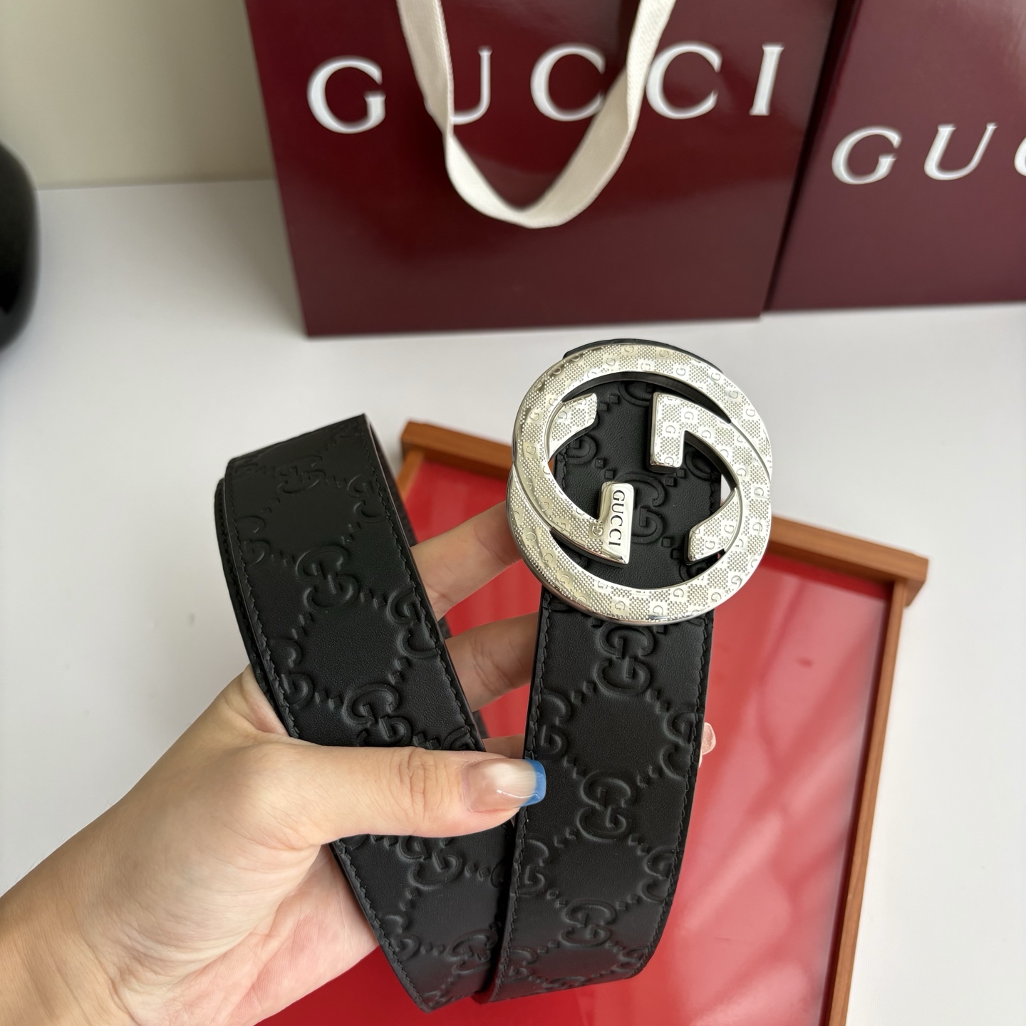 Gucci 经典原单品质，黑色压大花面搭配咖色压小花底，双面可用，纯钢挂扣，精工制作，细节看图，实物拍摄，高端奢华，宽度
