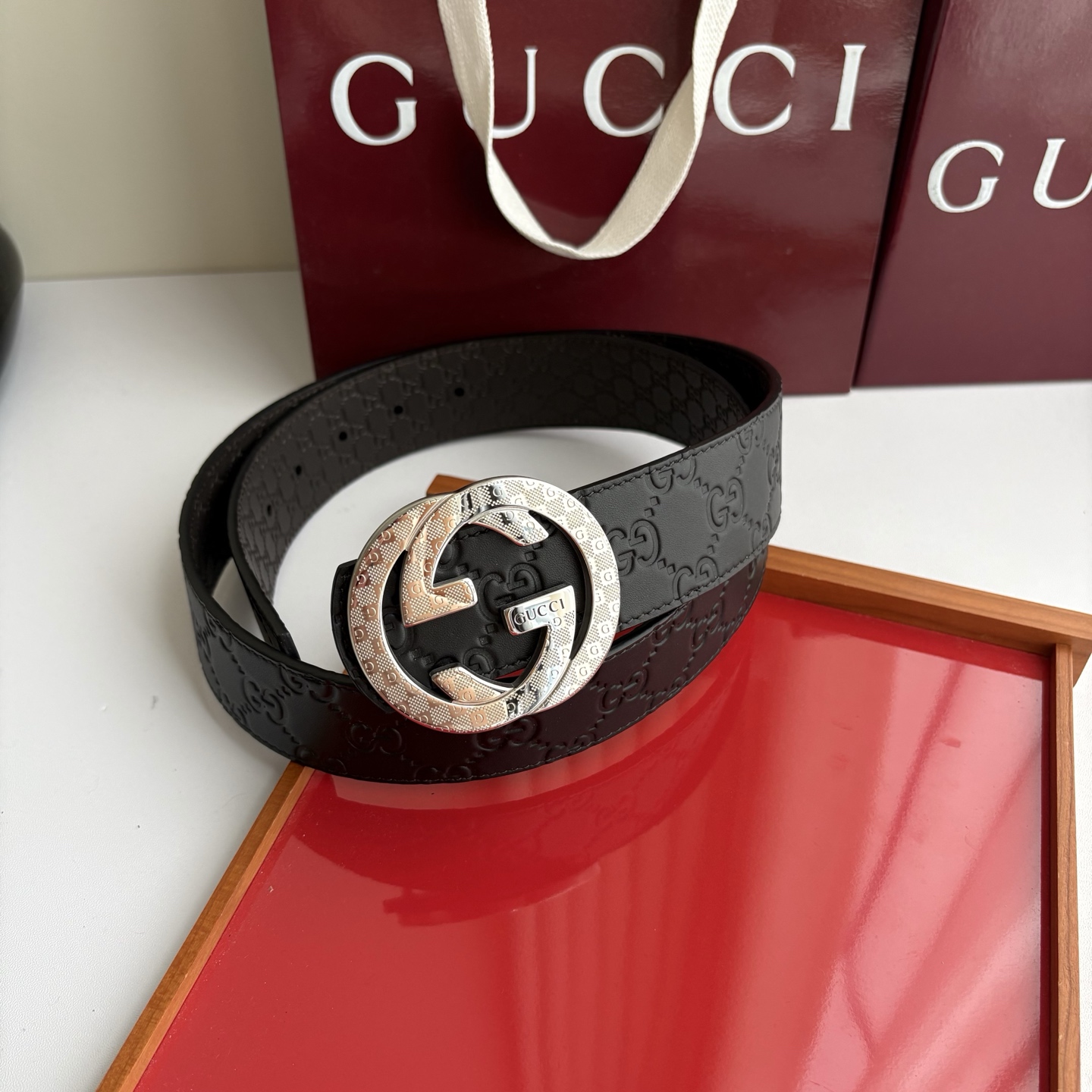 Gucci 经典原单品质，黑色压大花面搭配咖色压小花底，双面可用，纯钢挂扣，精工制作，细节看图，实物拍摄，高端奢华，宽度
