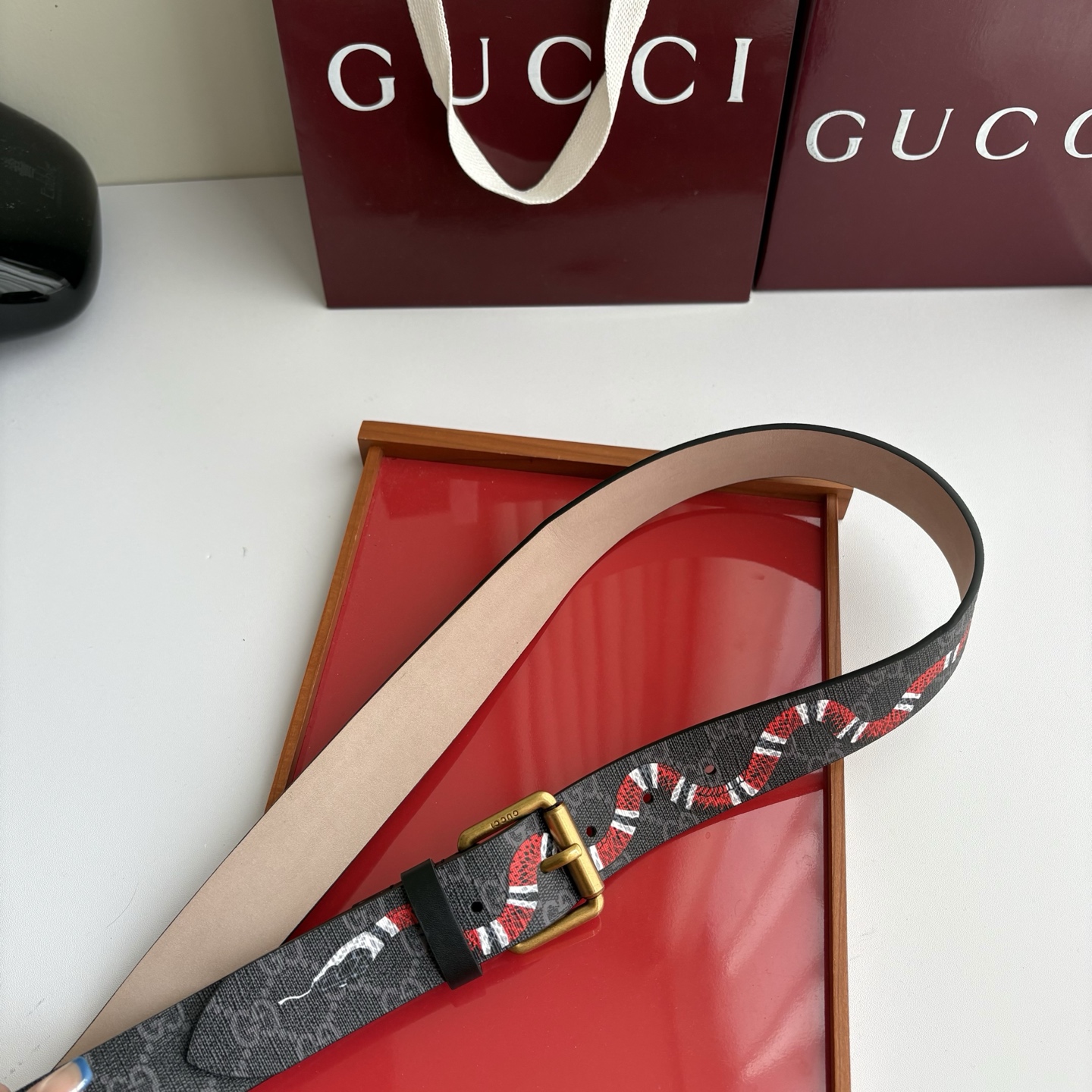 Gucci 经典原单品质，🐍印花点缀经典pvc GG印花，搭配树膏沙底，精品针扣精工制作，细节看图，实物拍摄，高端奢华，