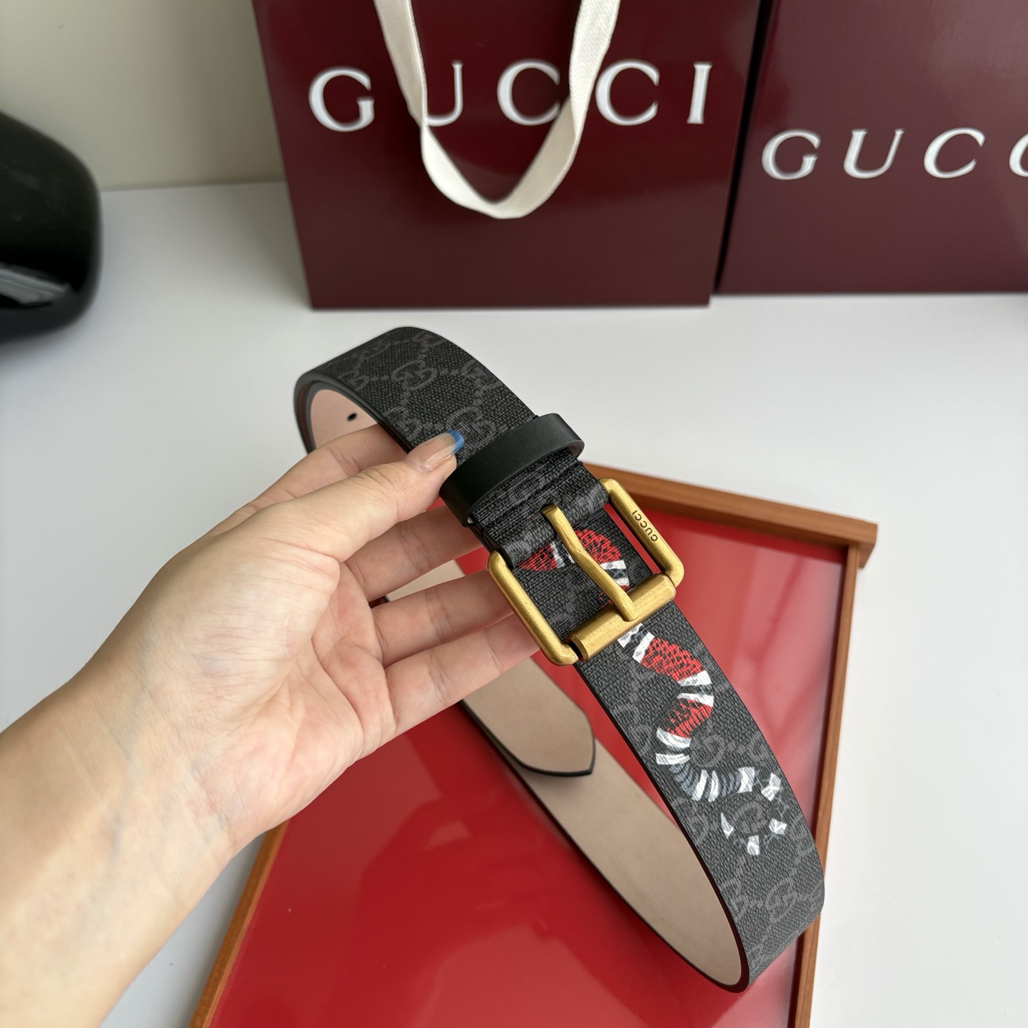 Gucci 经典原单品质，🐍印花点缀经典pvc GG印花，搭配树膏沙底，精品针扣精工制作，细节看图，实物拍摄，高端奢华，