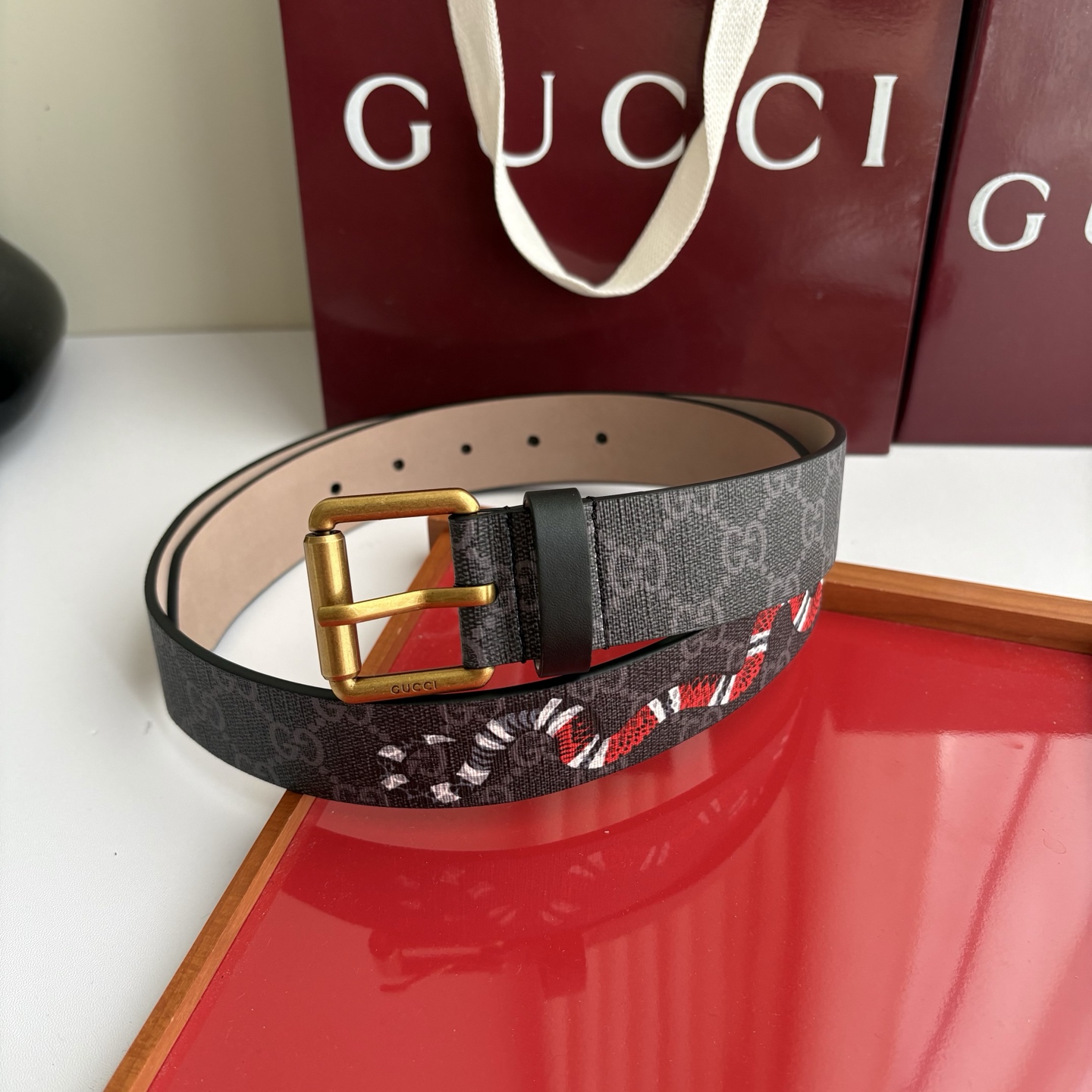 Gucci 经典原单品质，🐍印花点缀经典pvc GG印花，搭配树膏沙底，精品针扣精工制作，细节看图，实物拍摄，高端奢华，
