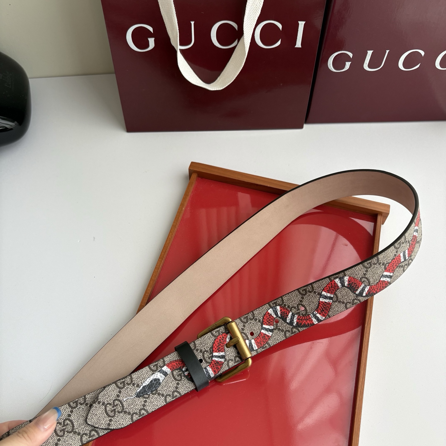Gucci 经典原单品质，🐍印花点缀经典pvc GG印花，搭配树膏沙底，精品针扣精工制作，细节看图，实物拍摄，高端奢华，