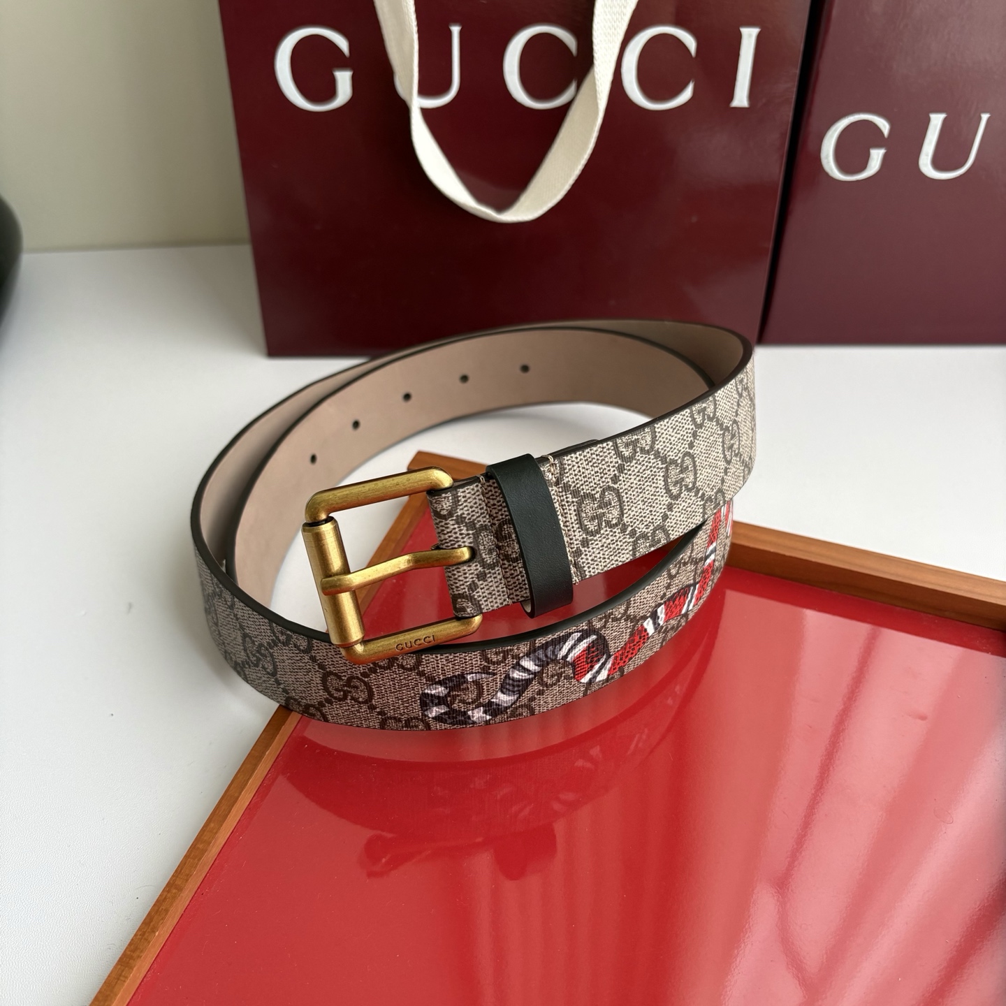 Gucci 经典原单品质，🐍印花点缀经典pvc GG印花，搭配树膏沙底，精品针扣精工制作，细节看图，实物拍摄，高端奢华，