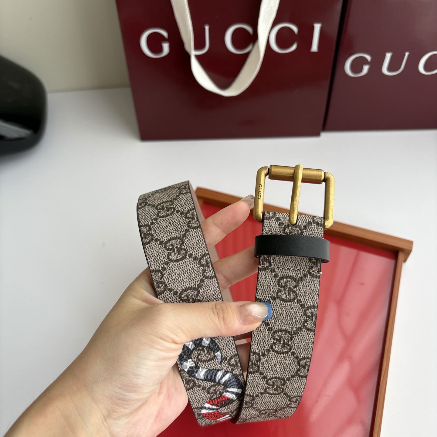 Gucci 经典原单品质，🐍印花点缀经典pvc GG印花，搭配树膏沙底，精品针扣精工制作，细节看图，实物拍摄，高端奢华，