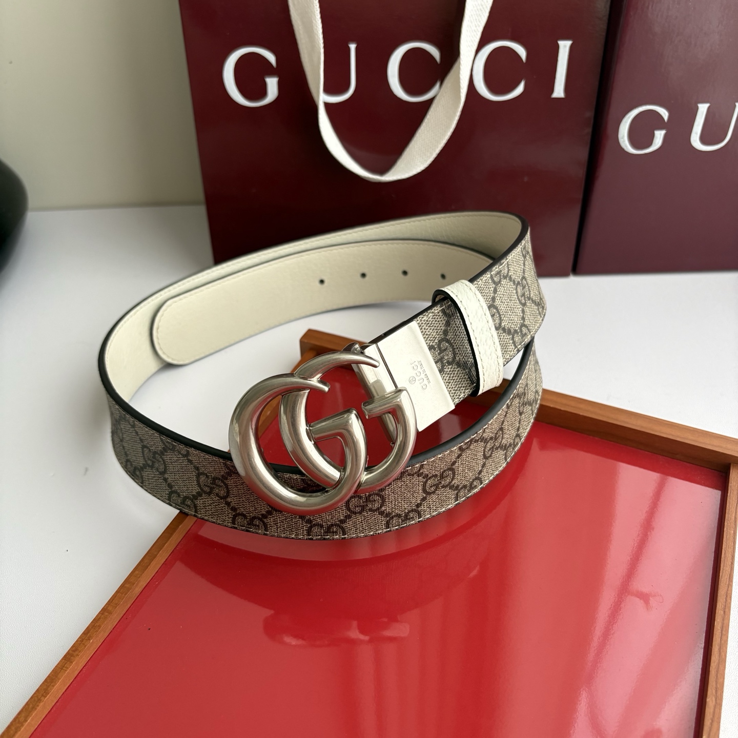 Gucci原单品质，咖色pvc印花面搭配原版奶白色猪皮纹底，精品旋转扣，精工制作，细节看图，实物拍摄，高端奢华，宽度3.