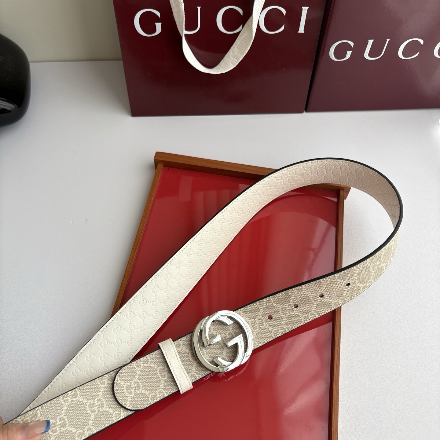 Gucci原单品质，米白色pvc印花面搭配白色压小花底，精品旋转扣，精工制作，细节看图，实物拍摄，高端奢华，宽度3.8c
