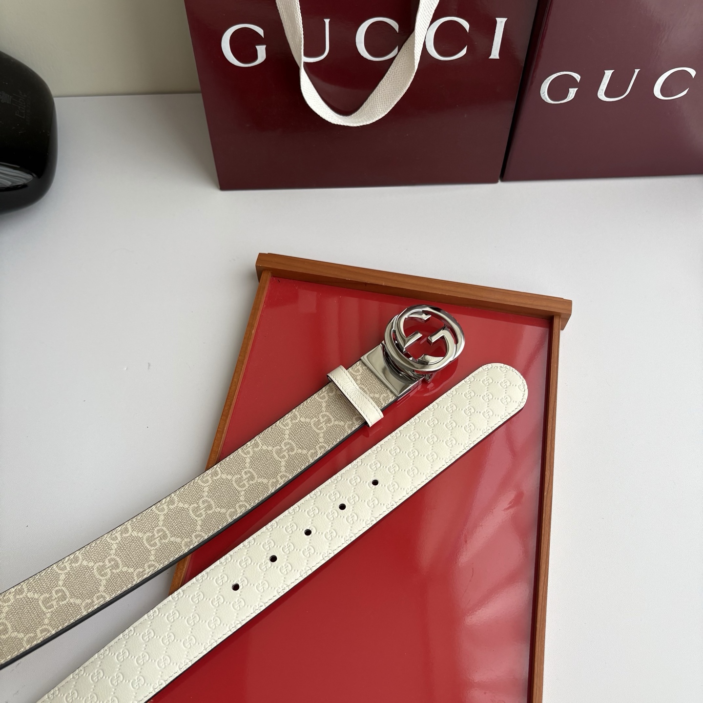 Gucci原单品质，米白色pvc印花面搭配白色压小花底，精品旋转扣，精工制作，细节看图，实物拍摄，高端奢华，宽度3.8c