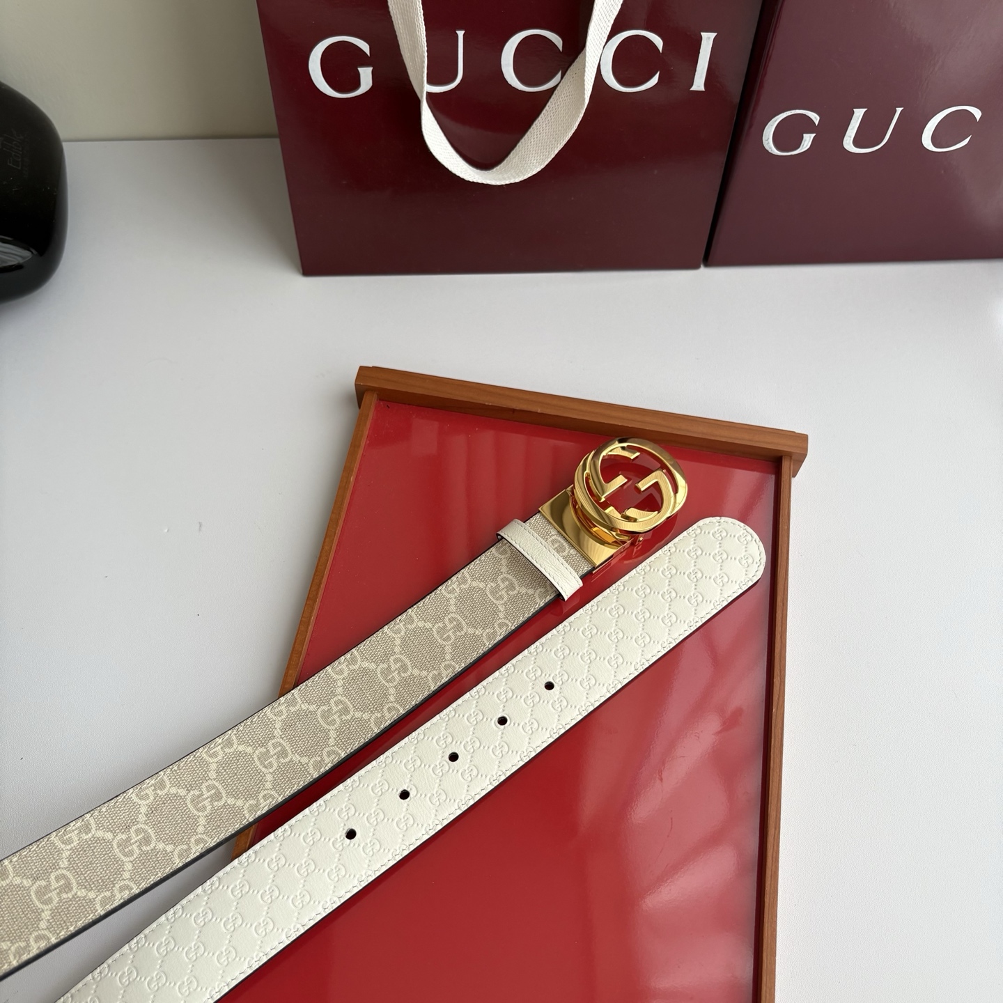 Gucci原单品质，米白色pvc印花面搭配白色压小花底，精品旋转扣，精工制作，细节看图，实物拍摄，高端奢华，宽度3.8c