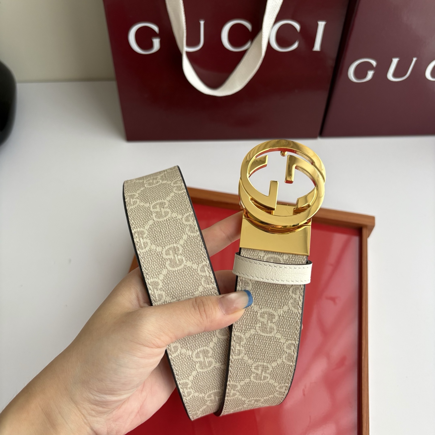 Gucci原单品质，米白色pvc印花面搭配白色压小花底，精品旋转扣，精工制作，细节看图，实物拍摄，高端奢华，宽度3.8c