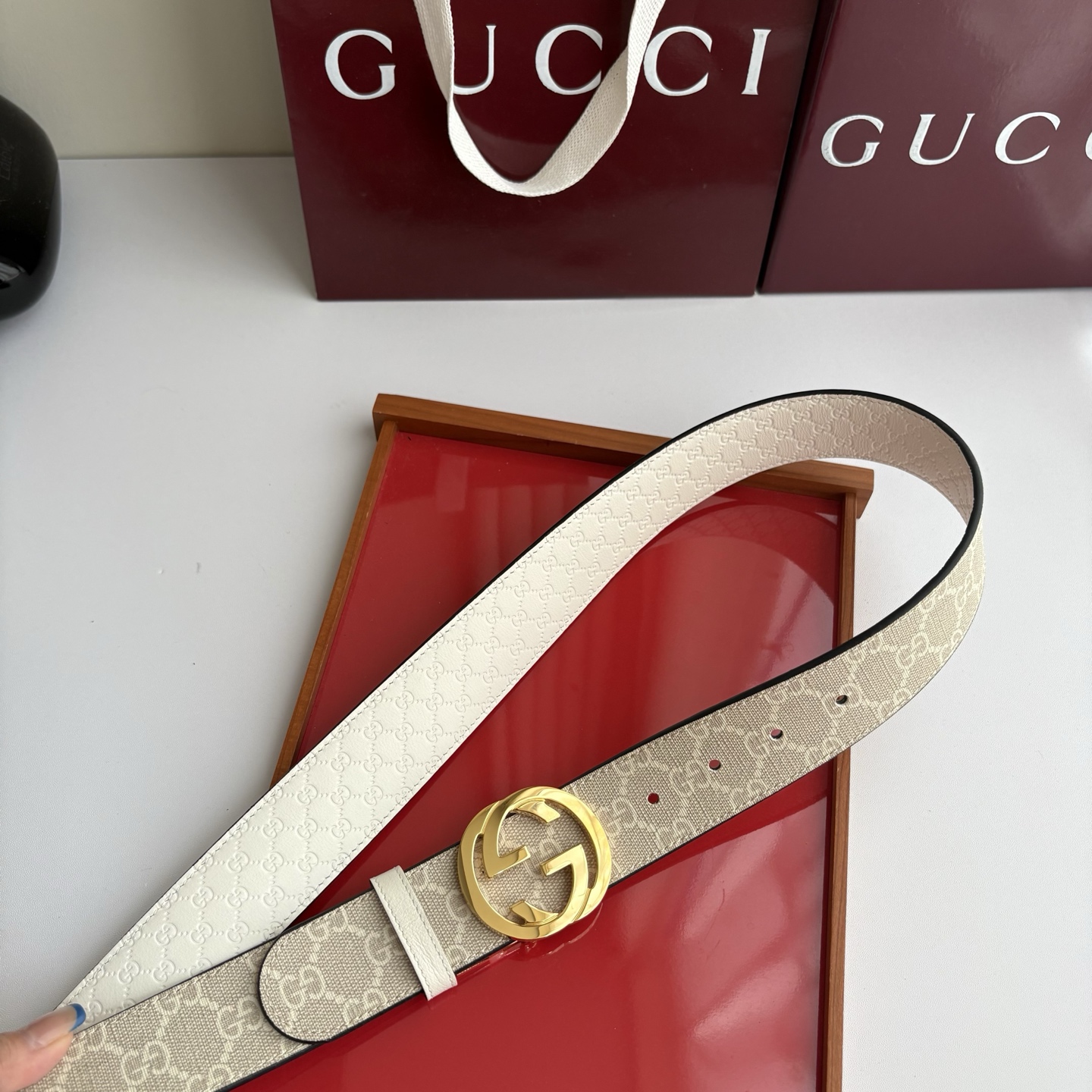 Gucci原单品质，米白色pvc印花面搭配白色压小花底，精品旋转扣，精工制作，细节看图，实物拍摄，高端奢华，宽度3.8c