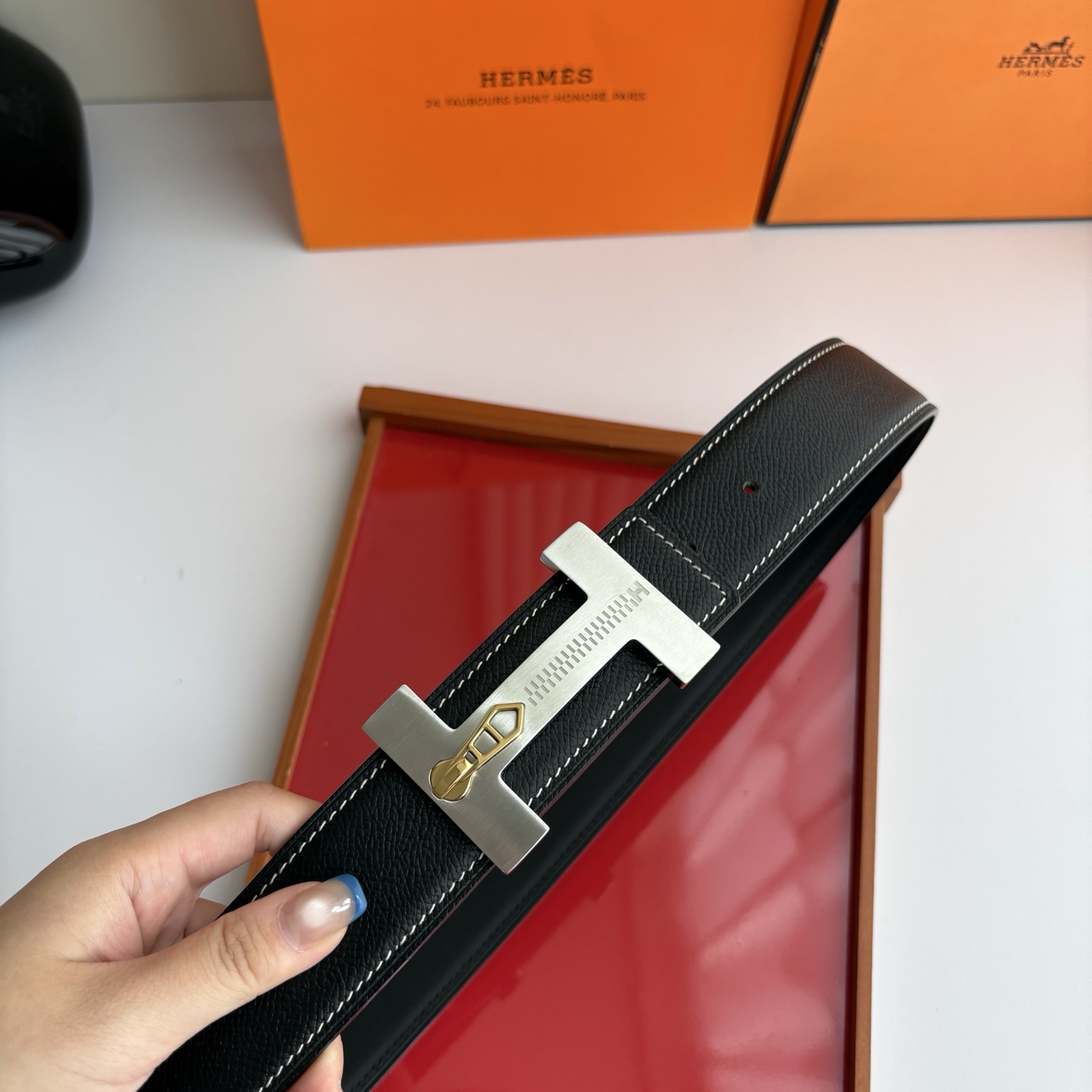 【爱马仕】Hermes 原单爱马仕，宽3.8cm进口原版皮带身，双面可用，精品电镀五金 ！