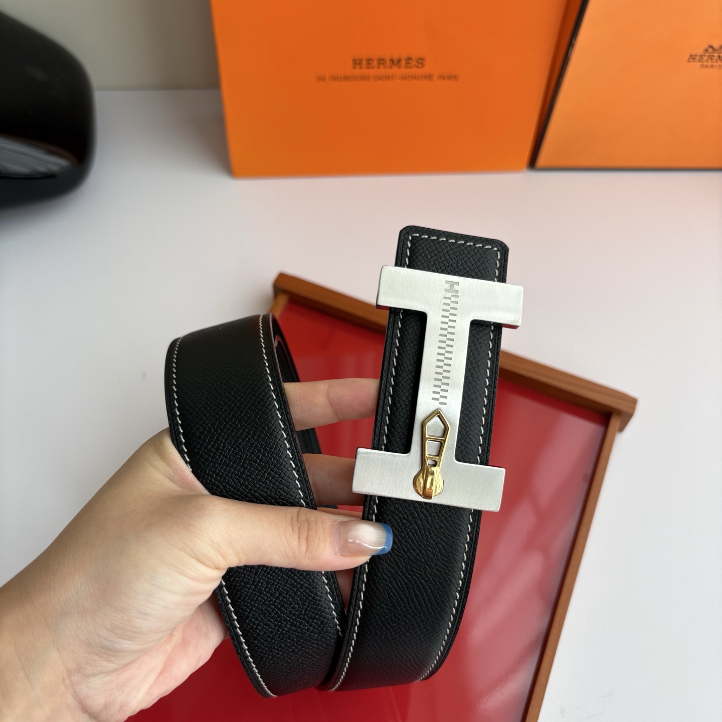 【爱马仕】Hermes 原单爱马仕，宽3.8cm进口原版皮带身，双面可用，精品电镀五金 ！