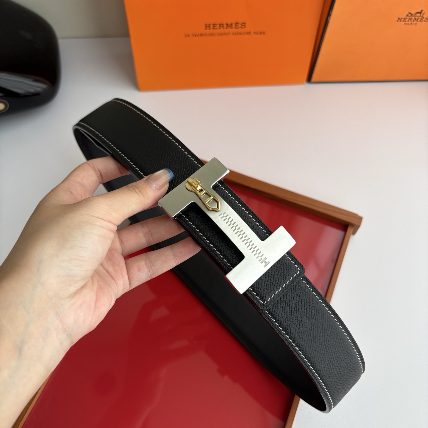 【爱马仕】Hermes 原单爱马仕，宽3.8cm进口原版皮带身，双面可用，精品电镀五金 ！