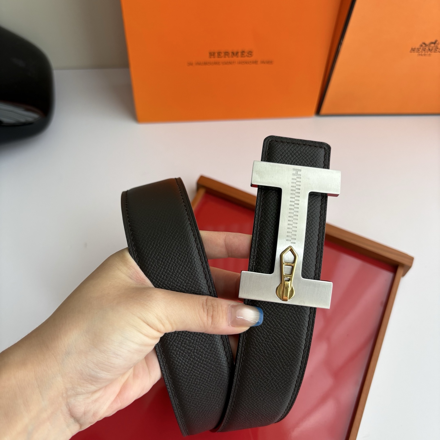 【爱马仕】Hermes 原单爱马仕，宽3.8cm进口原版皮带身，双面可用，精品电镀五金 ！