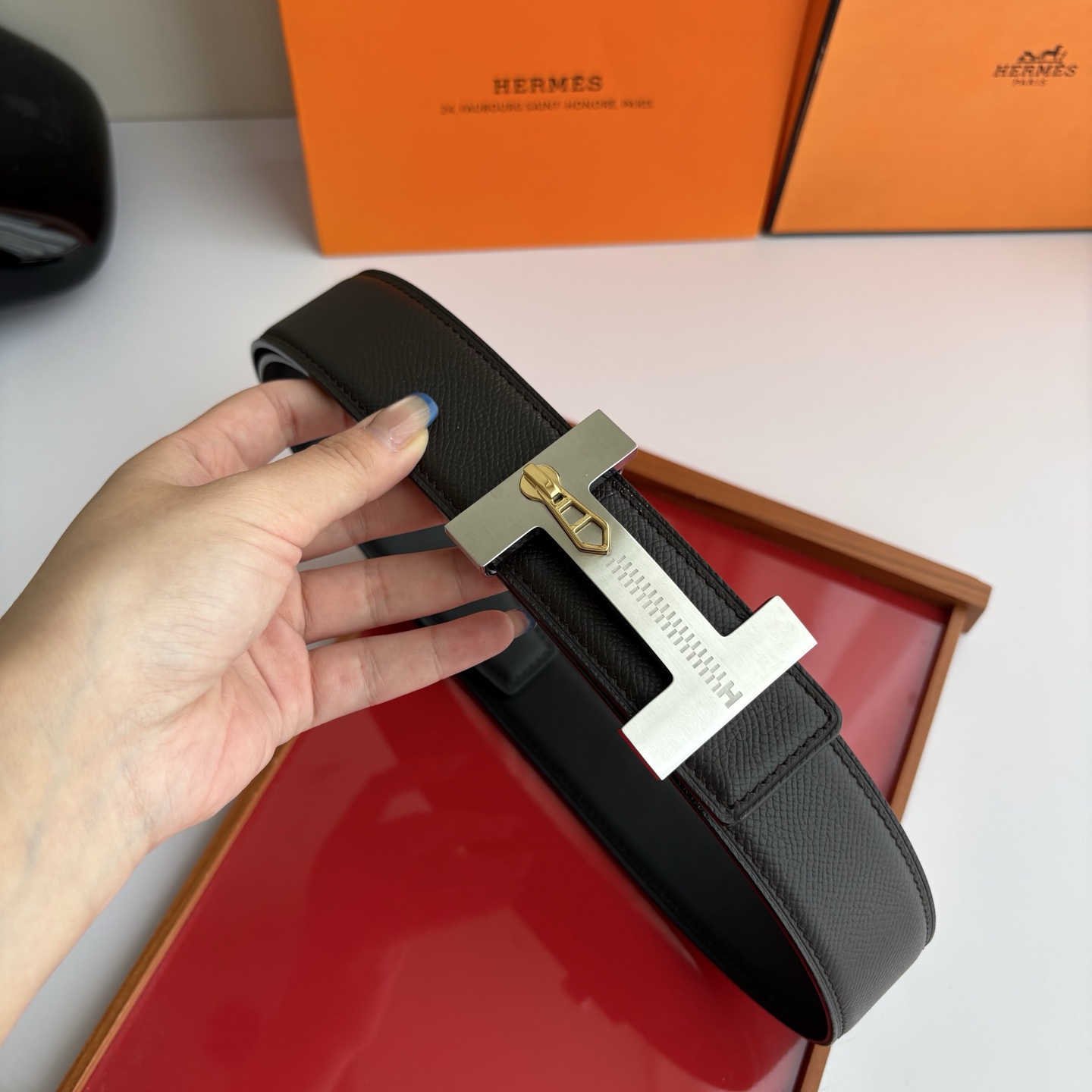 【爱马仕】Hermes 原单爱马仕，宽3.8cm进口原版皮带身，双面可用，精品电镀五金 ！