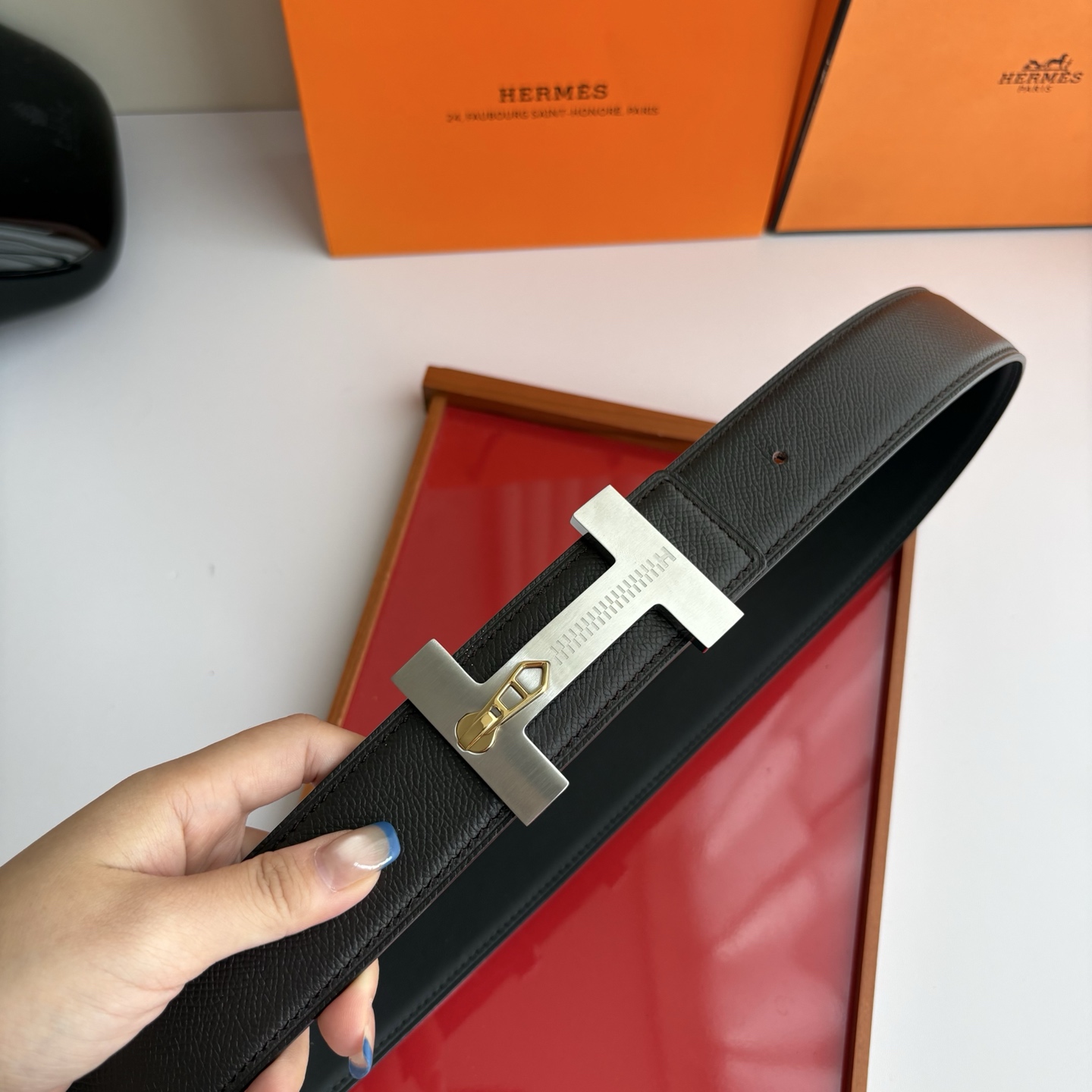 【爱马仕】Hermes 原单爱马仕，宽3.8cm进口原版皮带身，双面可用，精品电镀五金 ！