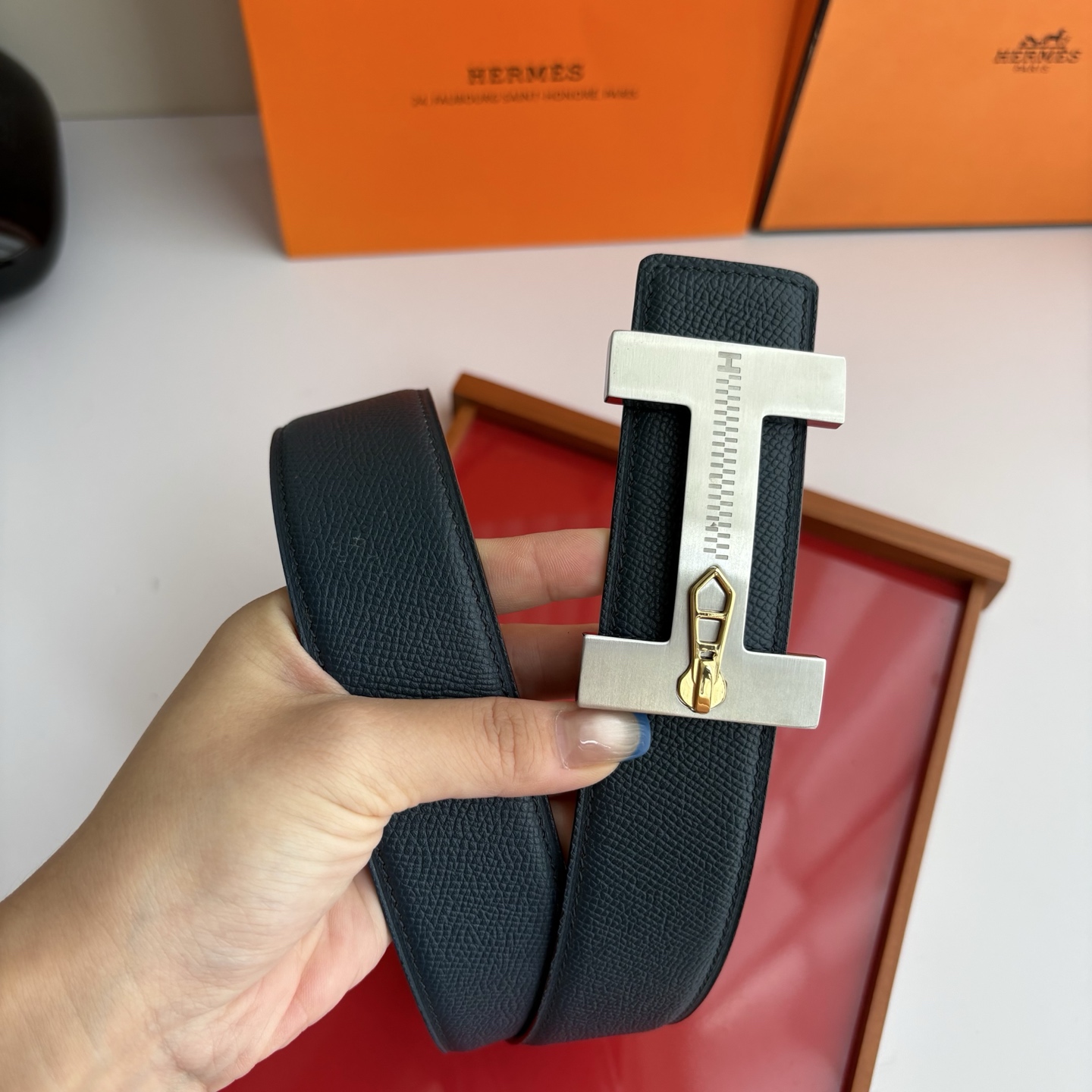 【爱马仕】Hermes 原单爱马仕，宽3.8cm进口原版皮带身，双面可用，精品电镀五金 ！