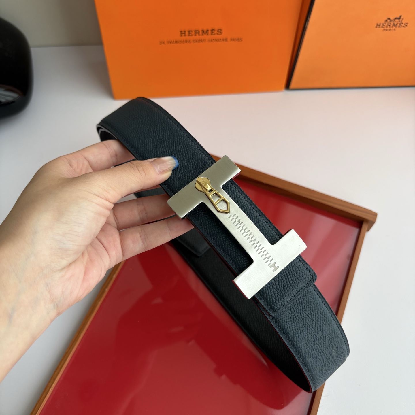 【爱马仕】Hermes 原单爱马仕，宽3.8cm进口原版皮带身，双面可用，精品电镀五金 ！
