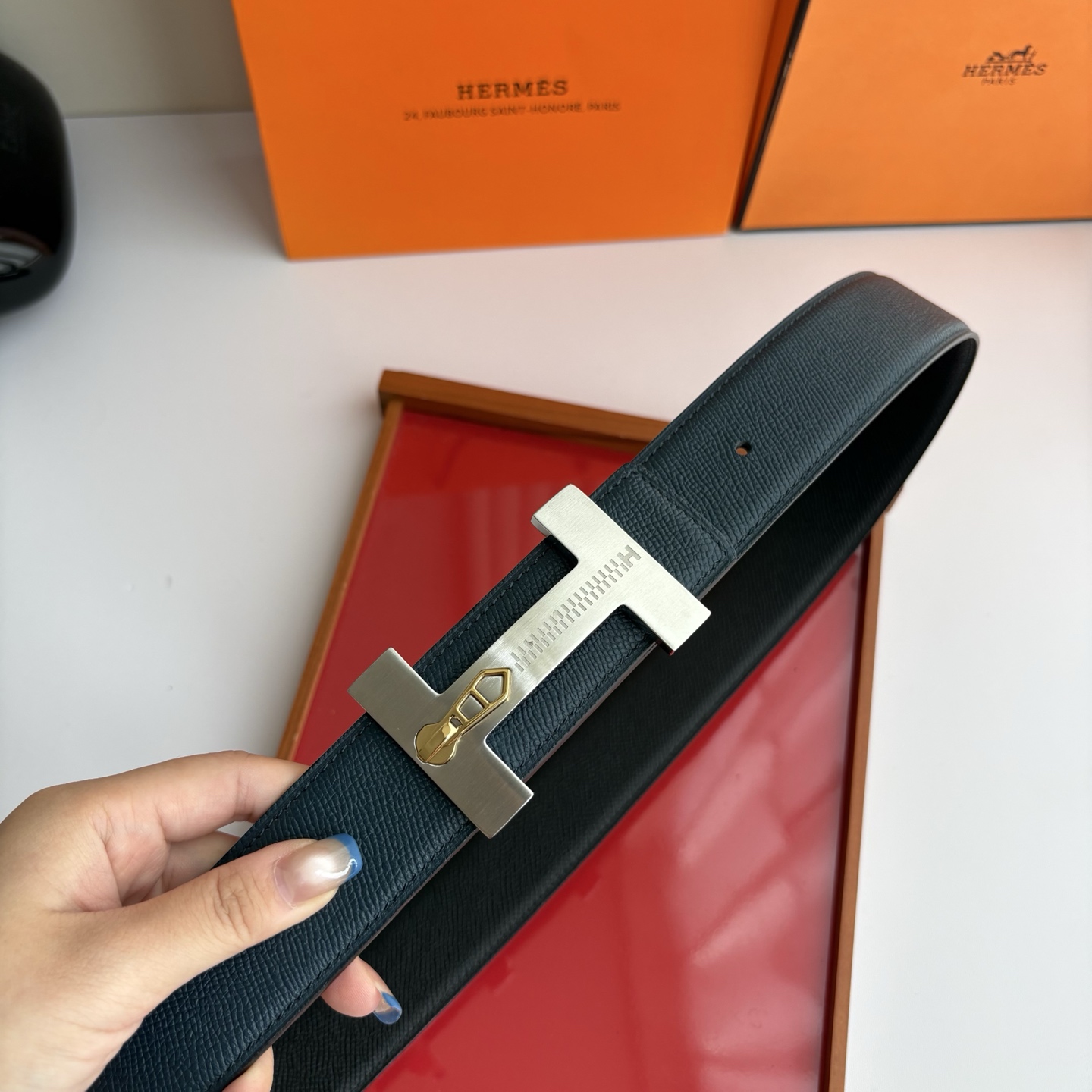【爱马仕】Hermes 原单爱马仕，宽3.8cm进口原版皮带身，双面可用，精品电镀五金 ！
