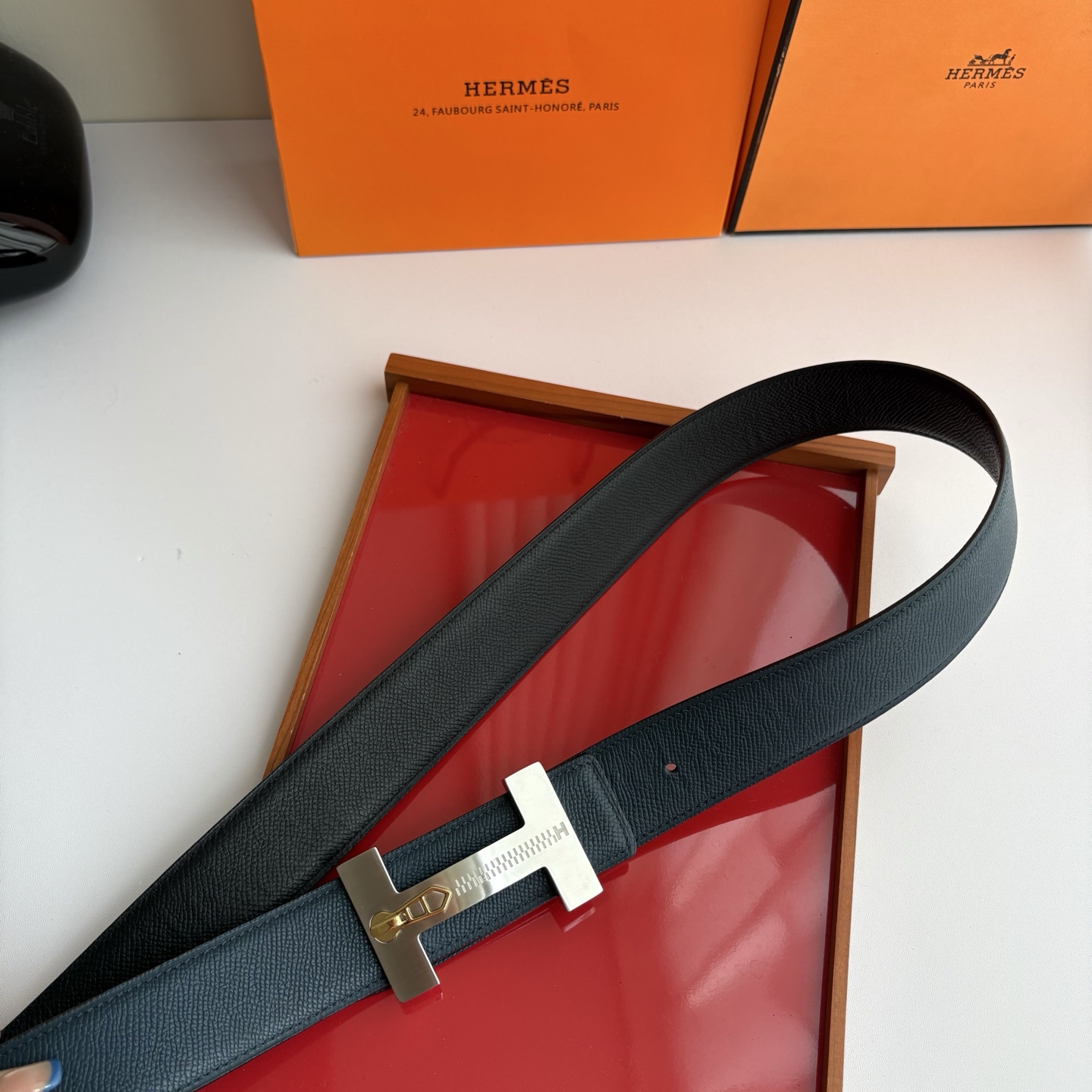 【爱马仕】Hermes 原单爱马仕，宽3.8cm进口原版皮带身，双面可用，精品电镀五金 ！