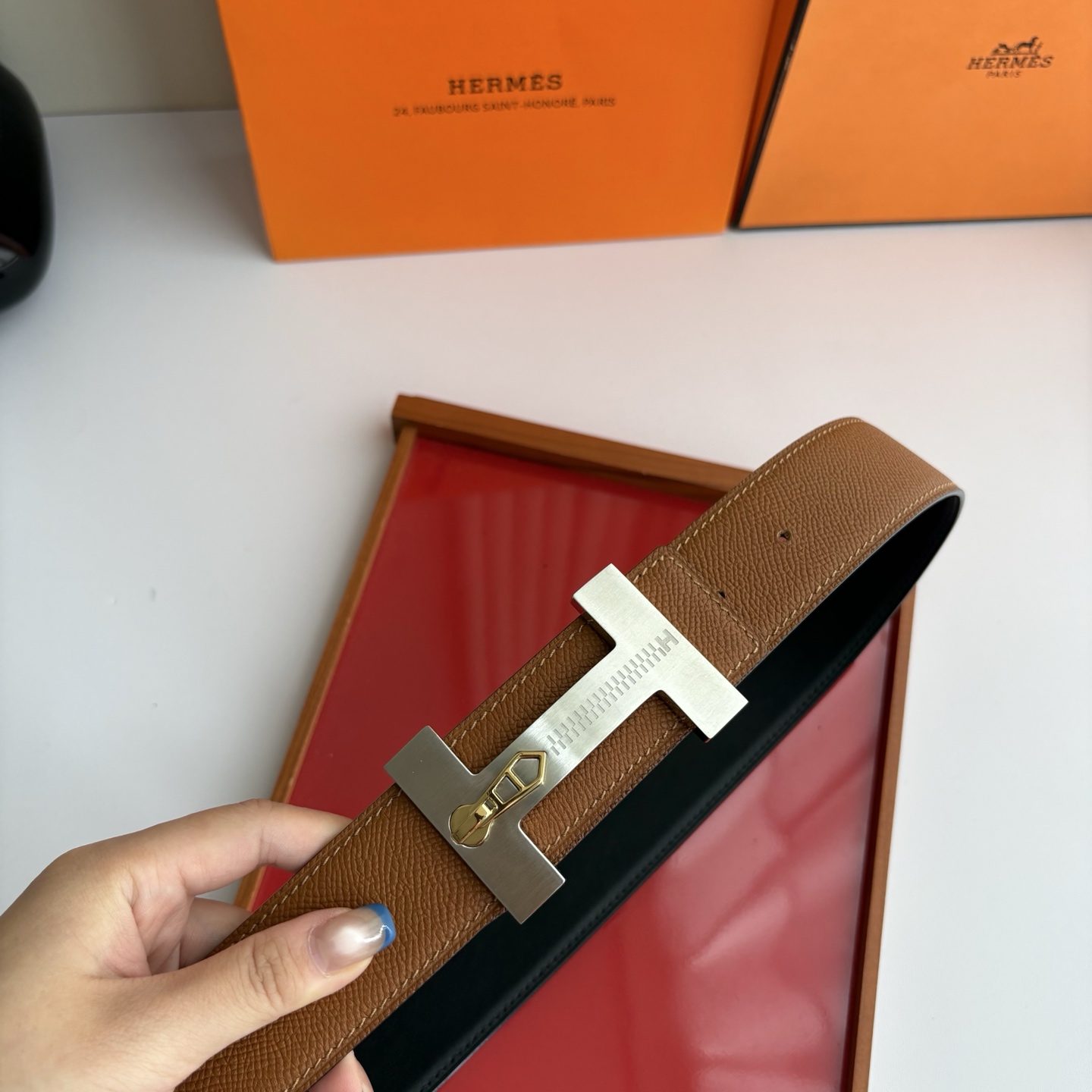 【爱马仕】Hermes 原单爱马仕，宽3.8cm进口原版皮带身，双面可用，精品电镀五金 ！