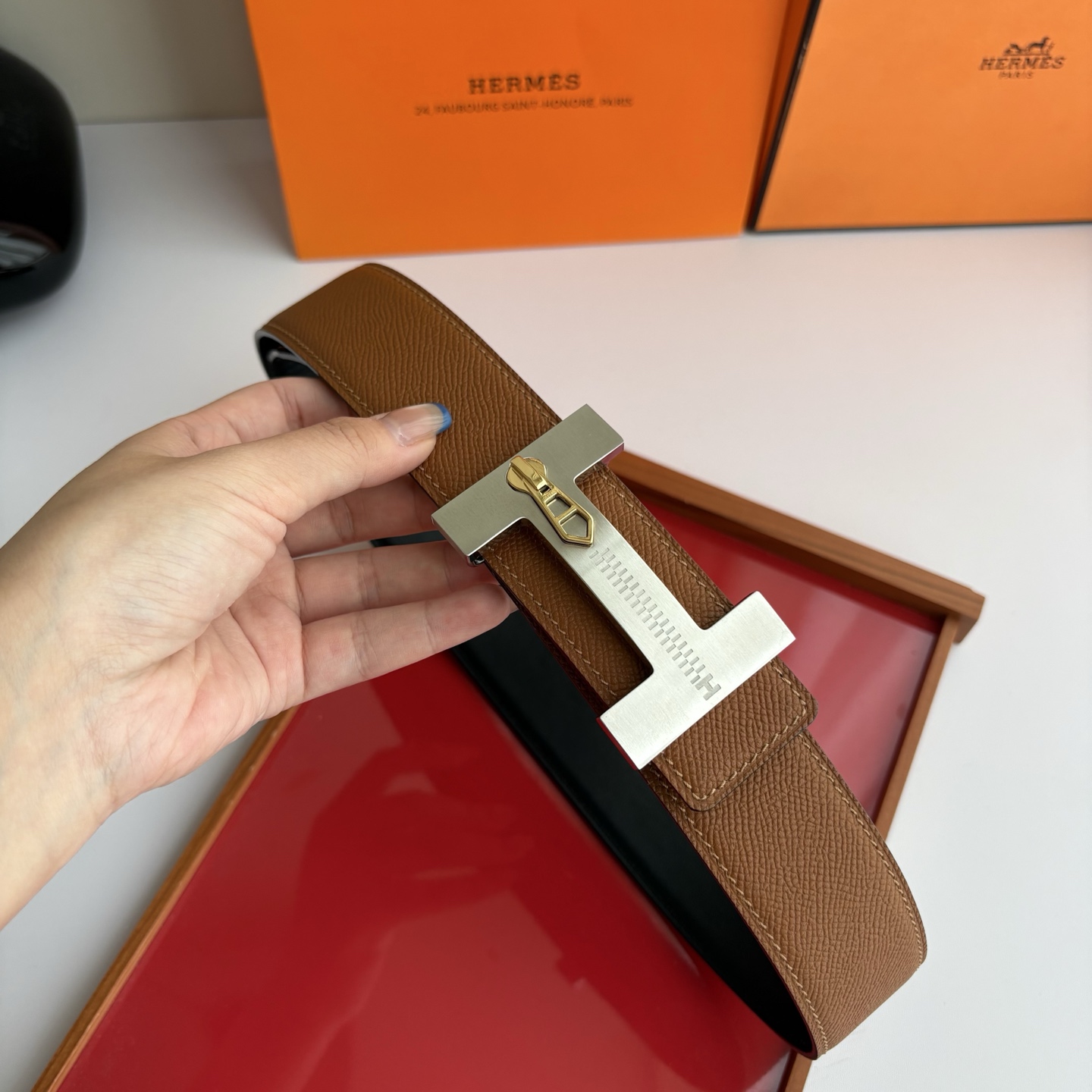 【爱马仕】Hermes 原单爱马仕，宽3.8cm进口原版皮带身，双面可用，精品电镀五金 ！
