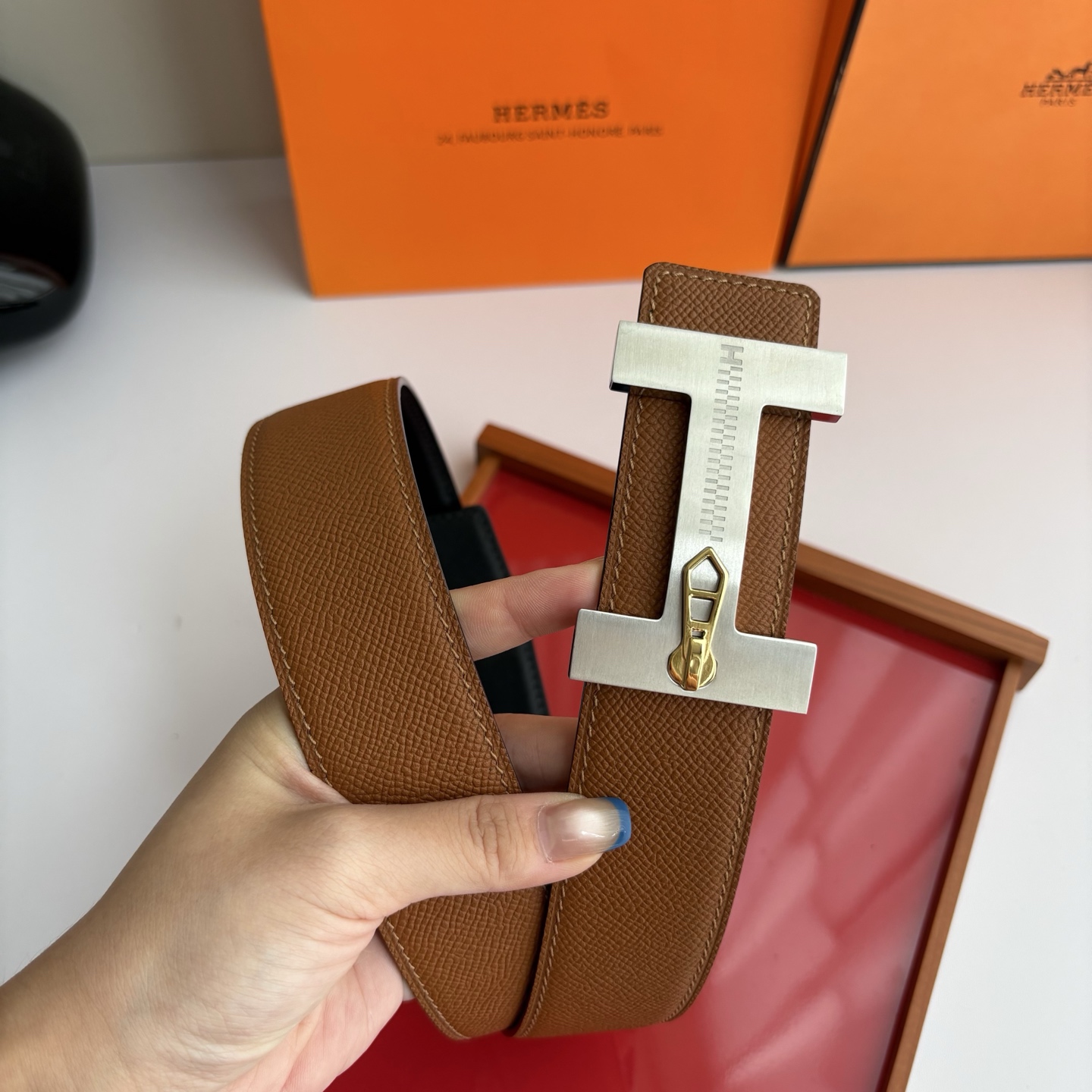 【爱马仕】Hermes 原单爱马仕，宽3.8cm进口原版皮带身，双面可用，精品电镀五金 ！