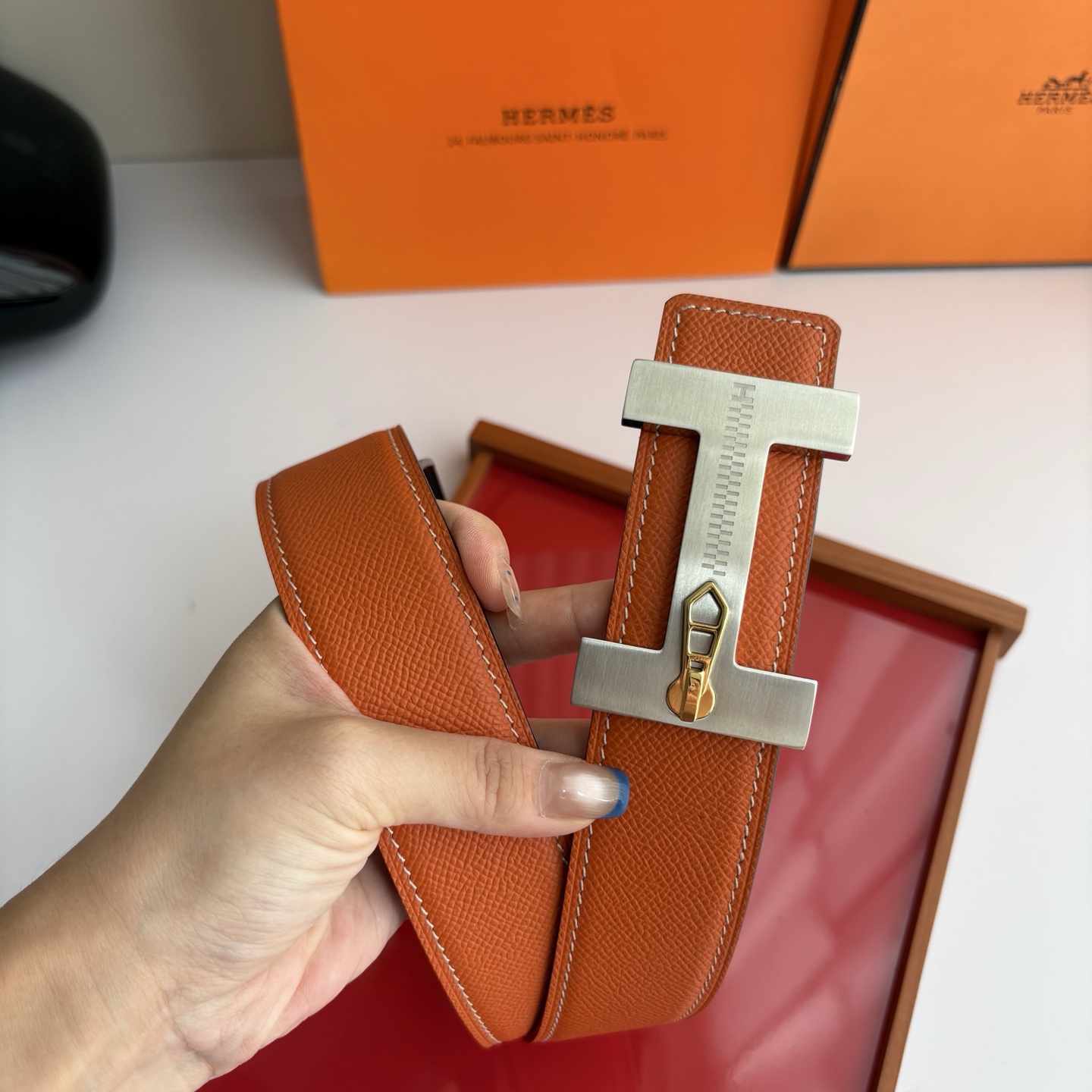 【爱马仕】Hermes 原单爱马仕，宽3.8cm进口原版皮带身，双面可用，精品电镀五金 ！