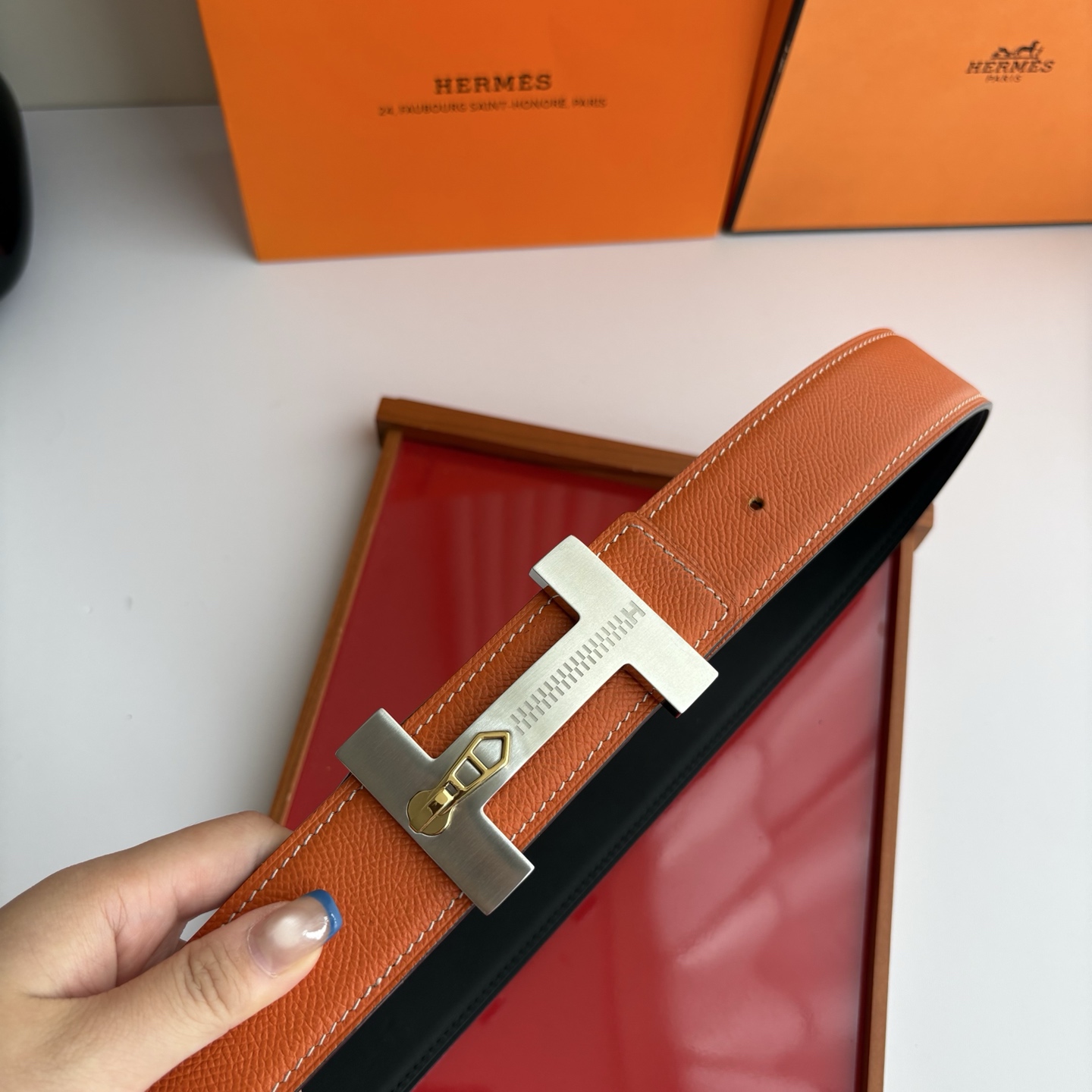 【爱马仕】Hermes 原单爱马仕，宽3.8cm进口原版皮带身，双面可用，精品电镀五金 ！