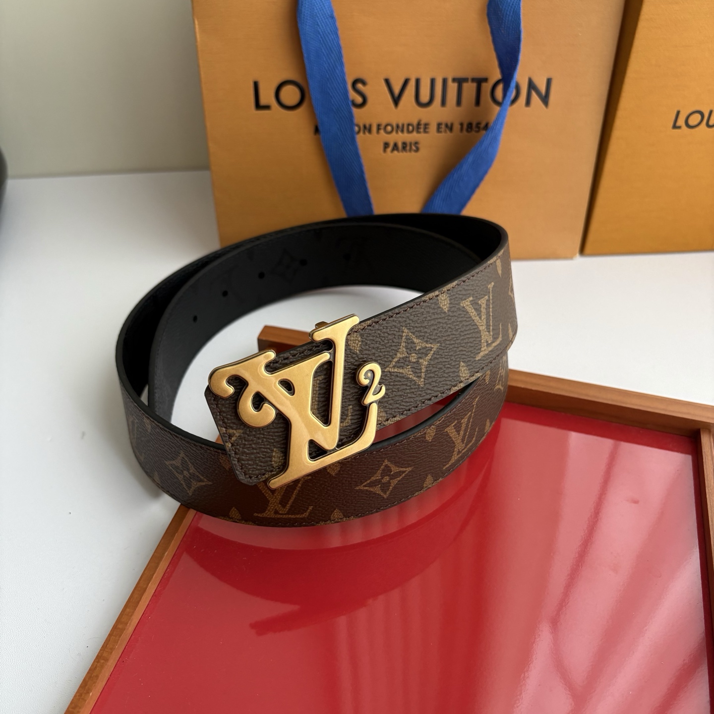 Lv字母黑灰色印花搭配老花印花，搭配精品挂扣，双面可用，精致百搭，时尚大方，宽4.0cm